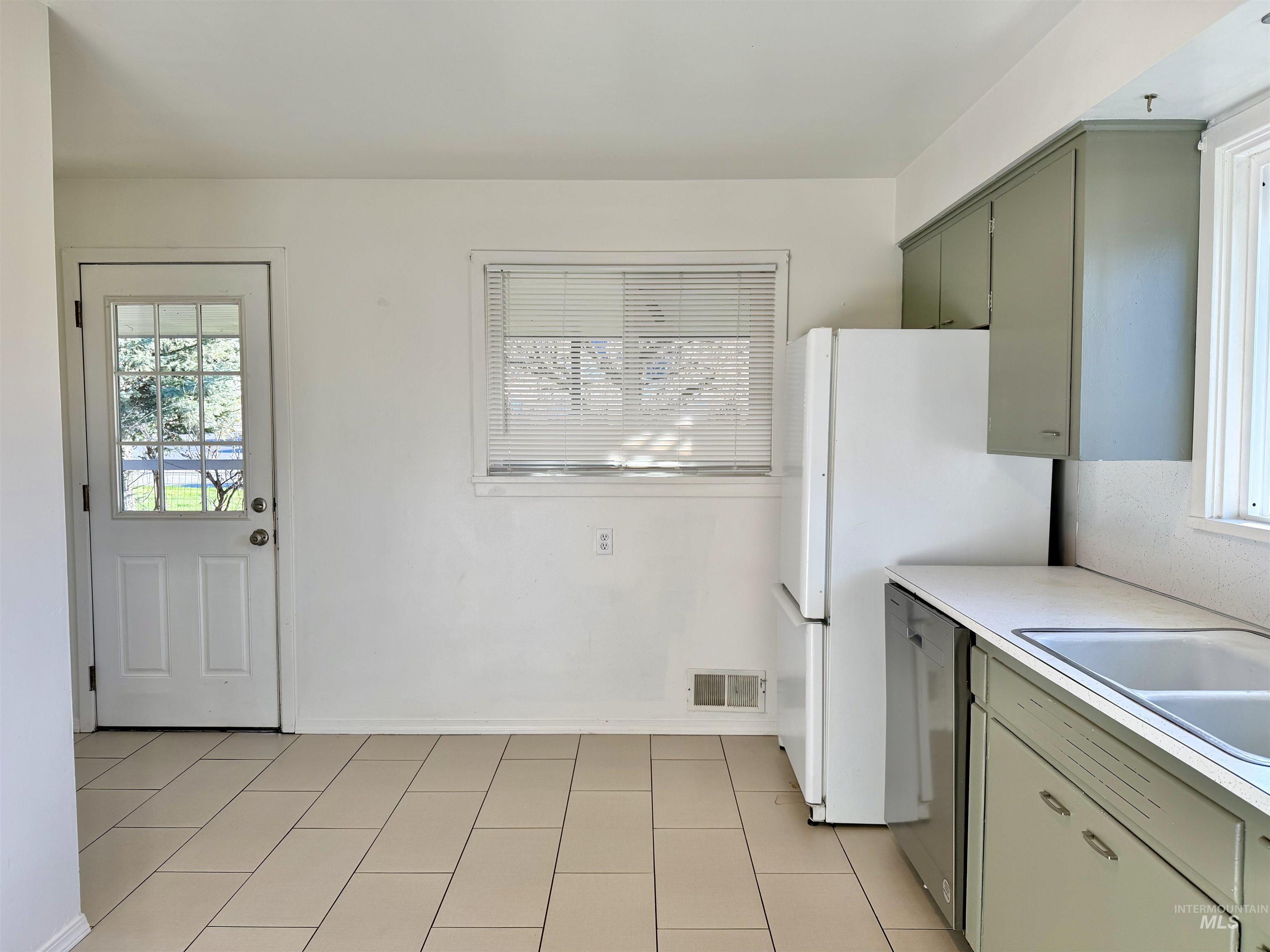 1522 13th St, Lewiston, Idaho 83501, 3 Bedrooms, 1 Bathroom, Residential Income For Sale, Price $325,000,MLS 98978031