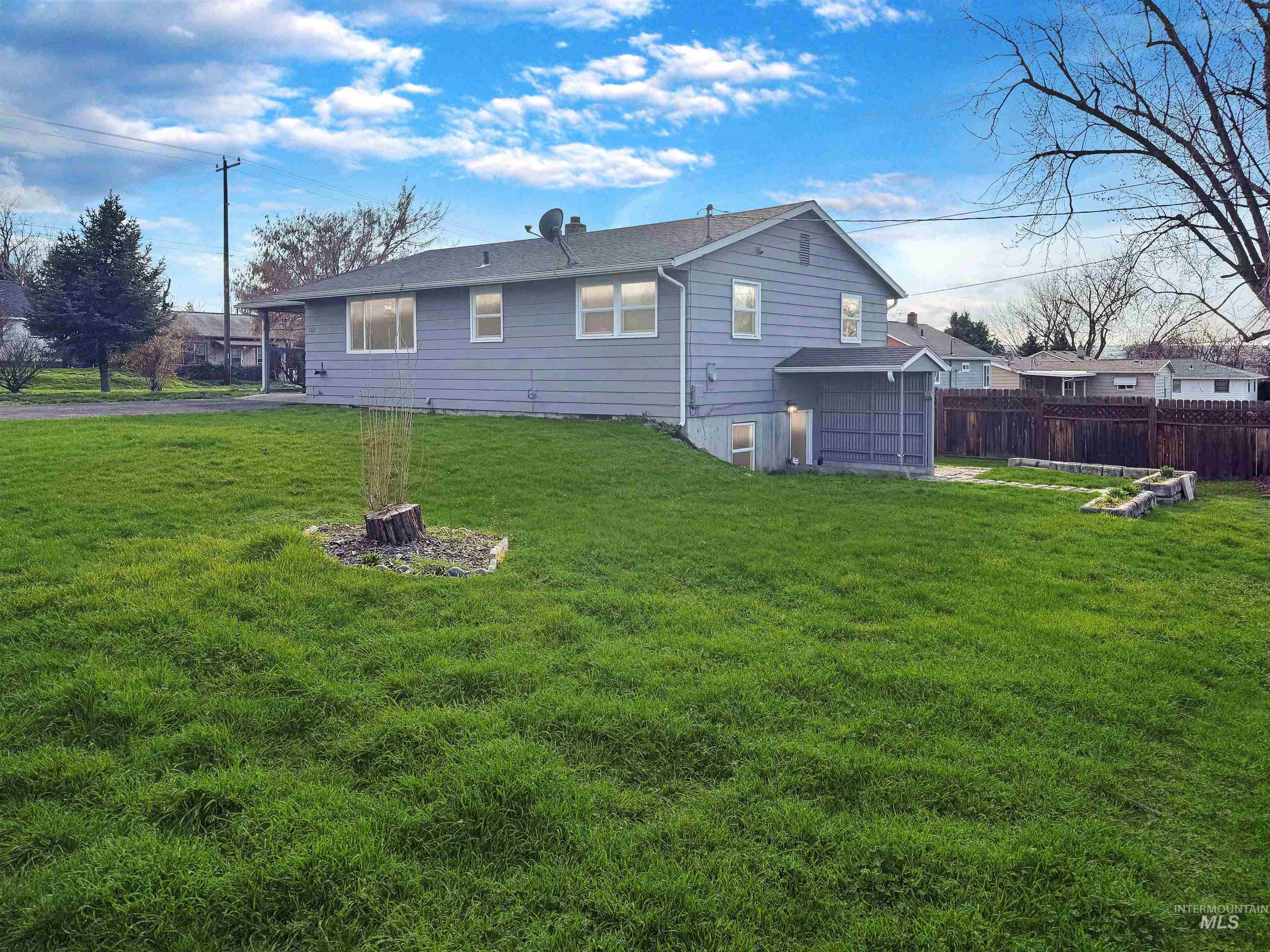 1522 13th St, Lewiston, Idaho 83501, 3 Bedrooms, 1 Bathroom, Residential Income For Sale, Price $325,000,MLS 98978031
