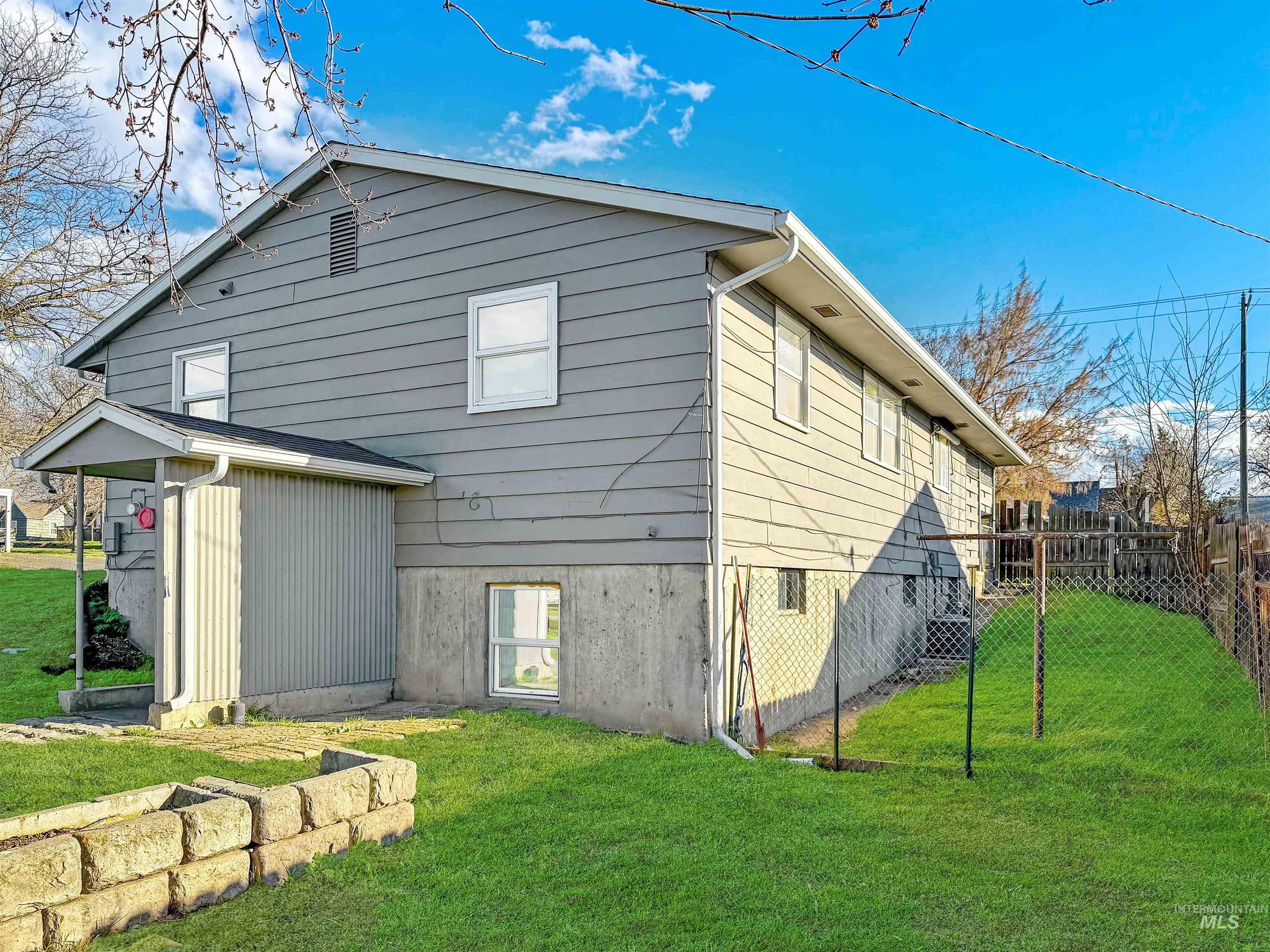 1522 13th St, Lewiston, Idaho 83501, 3 Bedrooms, 1 Bathroom, Residential Income For Sale, Price $325,000,MLS 98978031