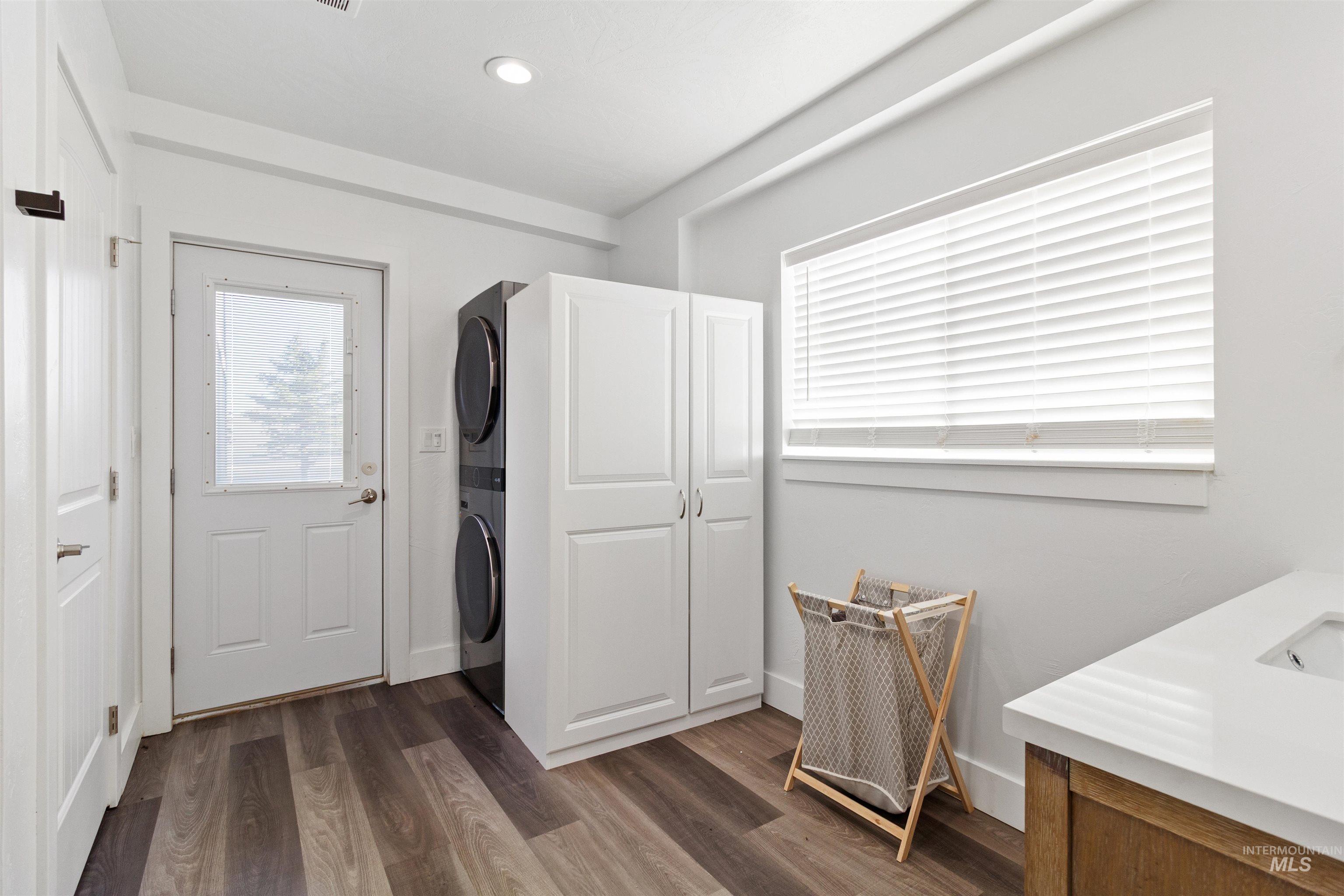 107 & 109 Willow St, Mackay, Idaho 83251, 2 Bedrooms, 3 Bathrooms, Residential For Sale, Price $650,000, 98978032