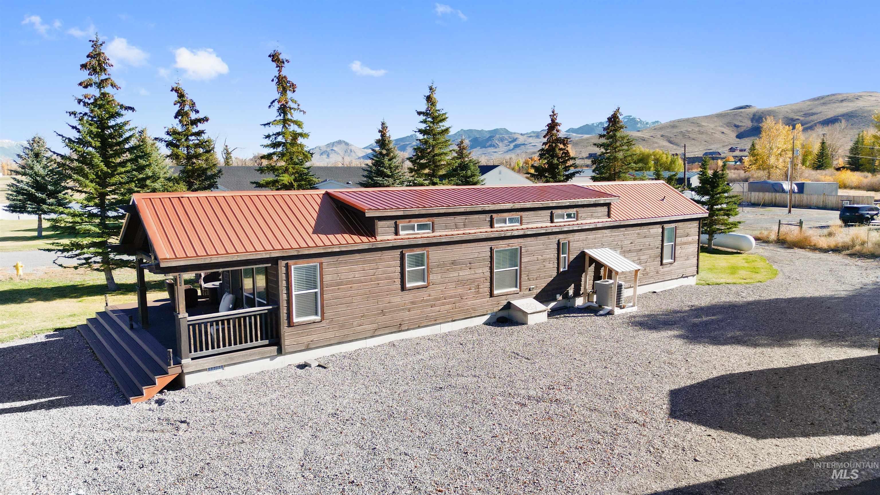107 & 109 Willow St, Mackay, Idaho 83251, 2 Bedrooms, 3 Bathrooms, Residential For Sale, Price $650,000, 98978032