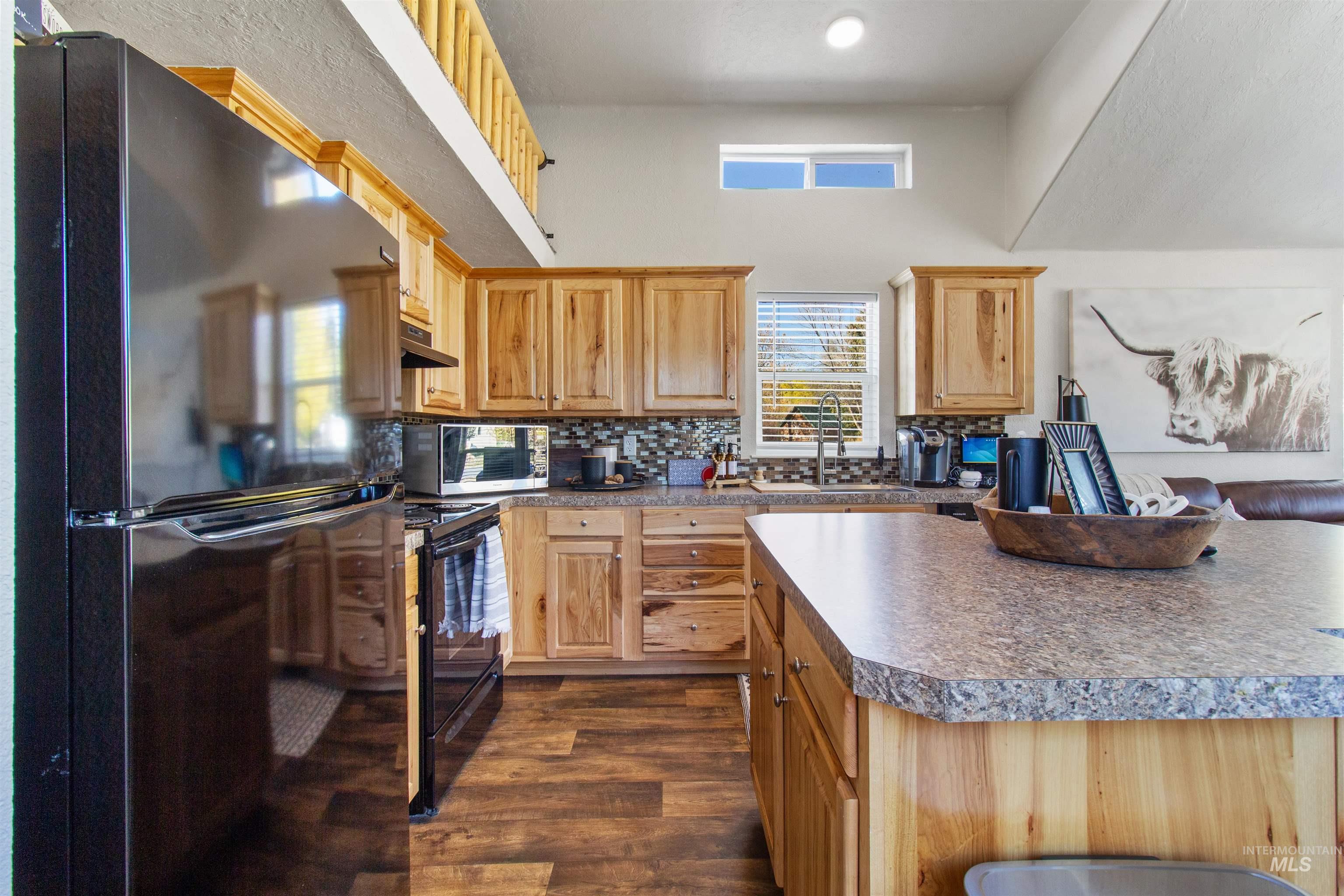 107 & 109 Willow St, Mackay, Idaho 83251, 2 Bedrooms, 3 Bathrooms, Residential For Sale, Price $650,000, 98978032