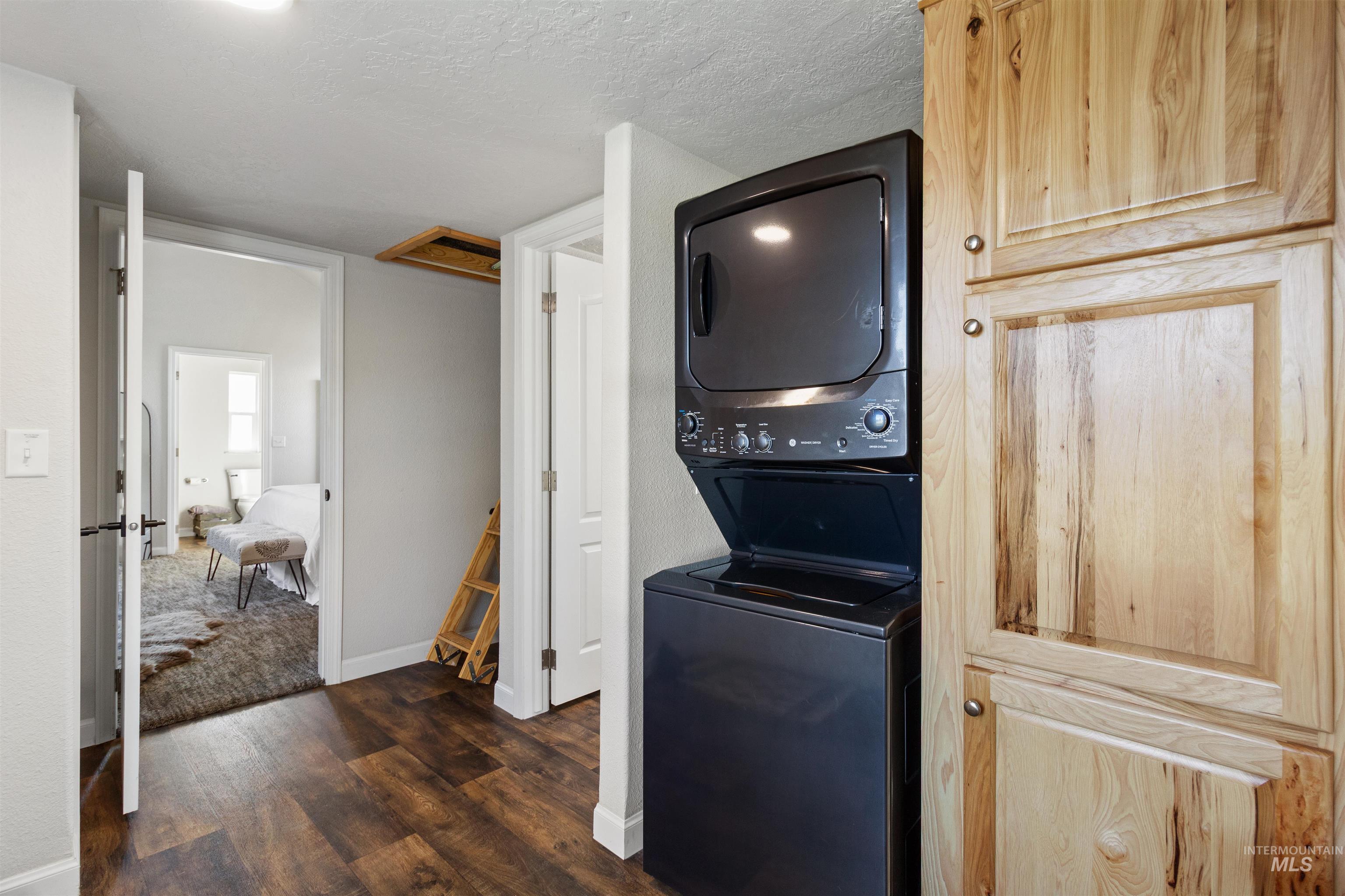 107 & 109 Willow St, Mackay, Idaho 83251, 2 Bedrooms, 3 Bathrooms, Residential For Sale, Price $650,000, 98978032