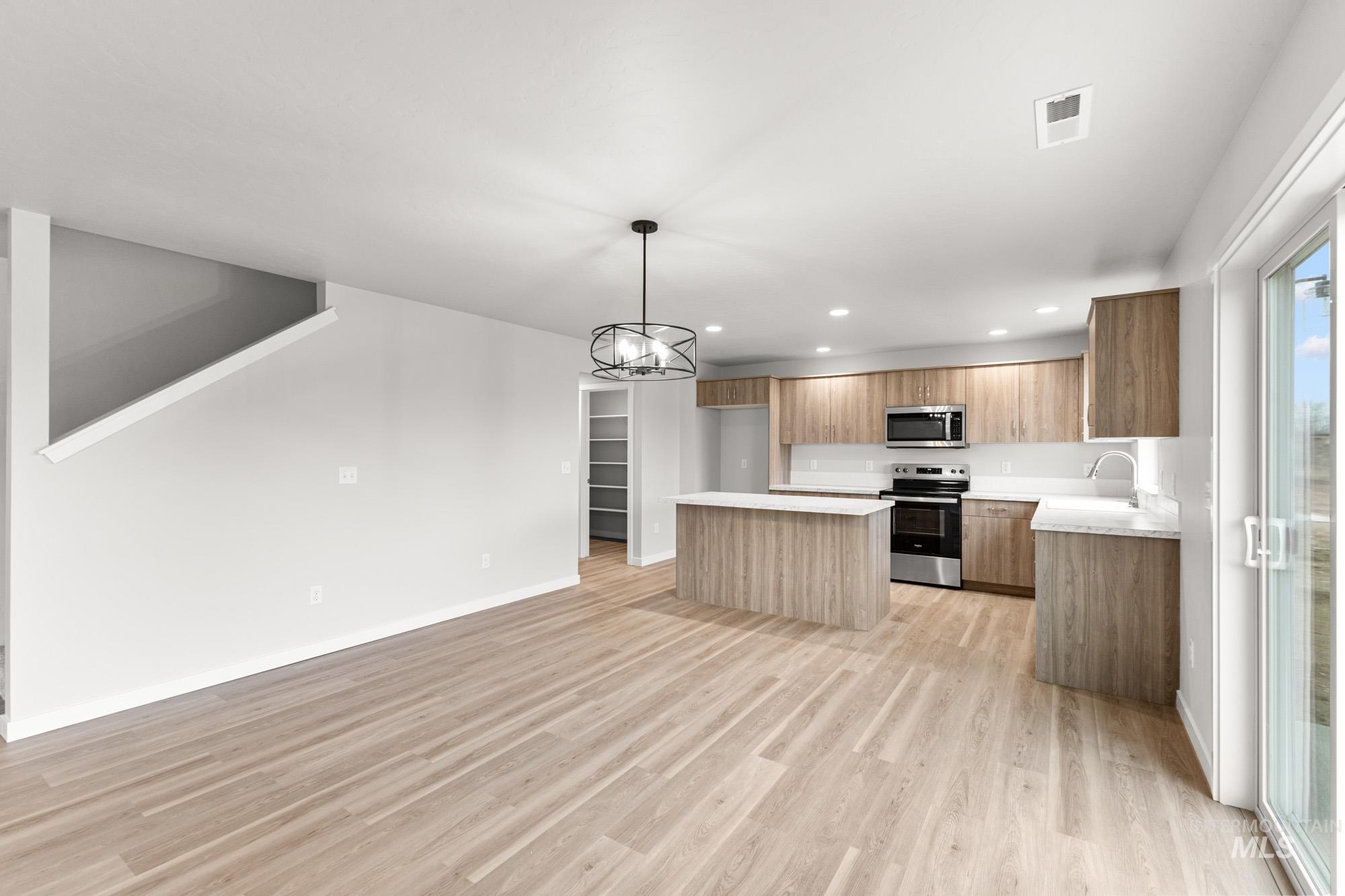 1809 N Birch St, Jerome, Idaho 83338, 5 Bedrooms, 3 Bathrooms, Residential For Sale, Price $529,990,MLS 98978035