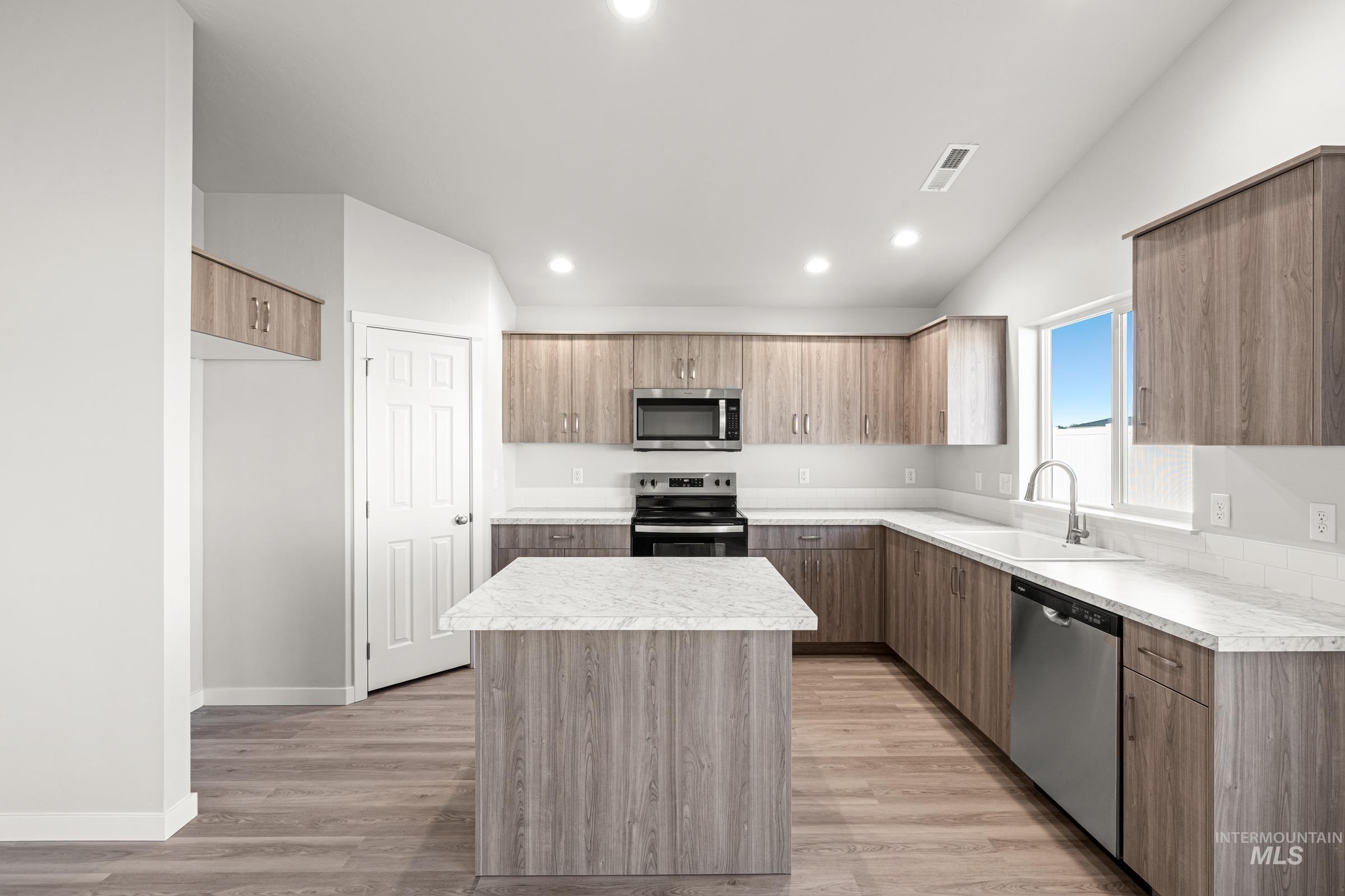 811 NE Trailridge St, Mountain Home, Idaho 83647, 4 Bedrooms, 2 Bathrooms, Residential For Sale, Price $414,990,MLS 98978036