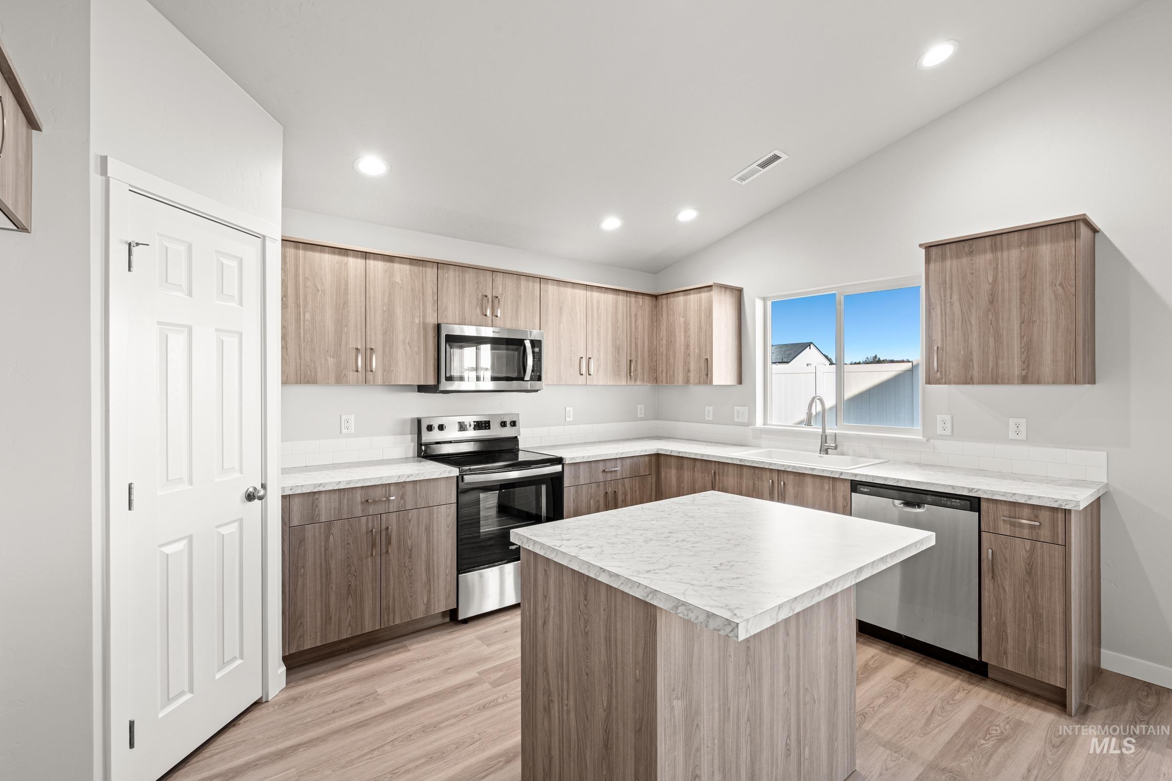 811 NE Trailridge St, Mountain Home, Idaho 83647, 4 Bedrooms, 2 Bathrooms, Residential For Sale, Price $414,990,MLS 98978036