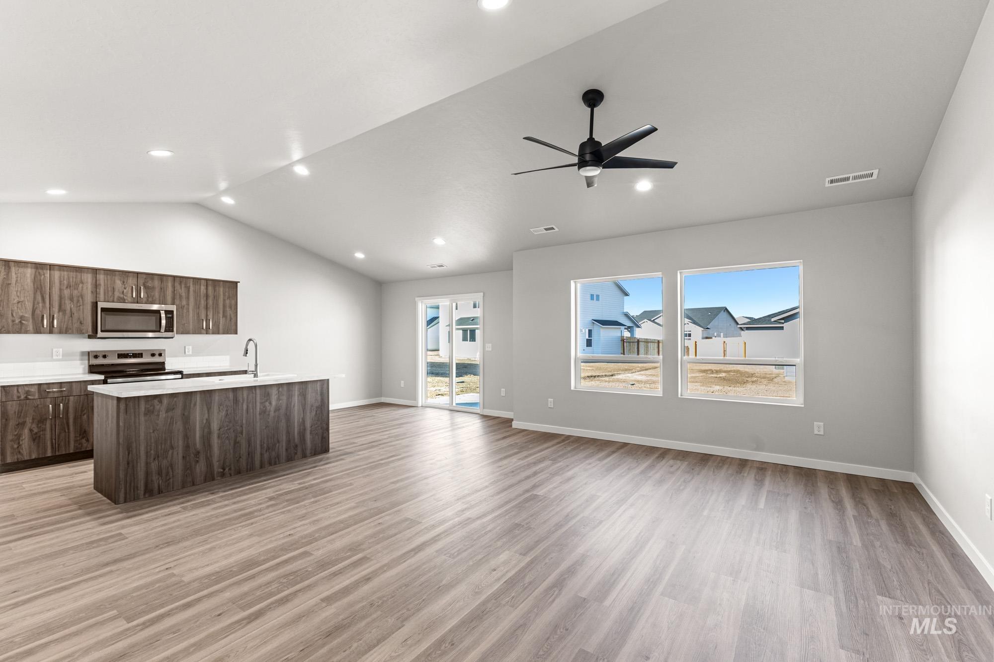 839 NE Trailridge St, Mountain Home, Idaho 83647, 4 Bedrooms, 2 Bathrooms, Residential For Sale, Price $404,990,MLS 98978037