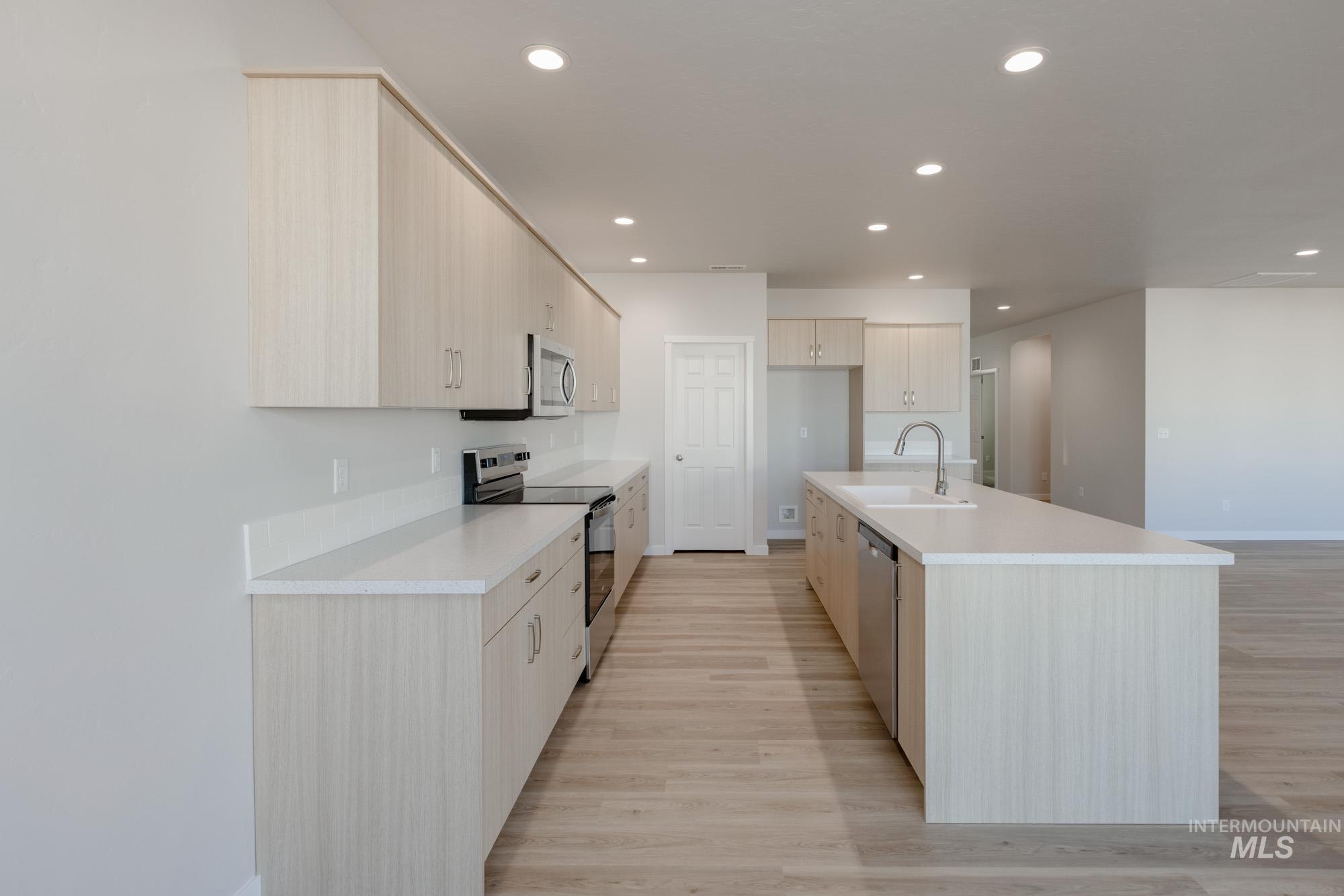 867 NE Trailridge St, Mountain Home, Idaho 83647, 4 Bedrooms, 2.5 Bathrooms, Residential For Sale, Price $469,990,MLS 98978039