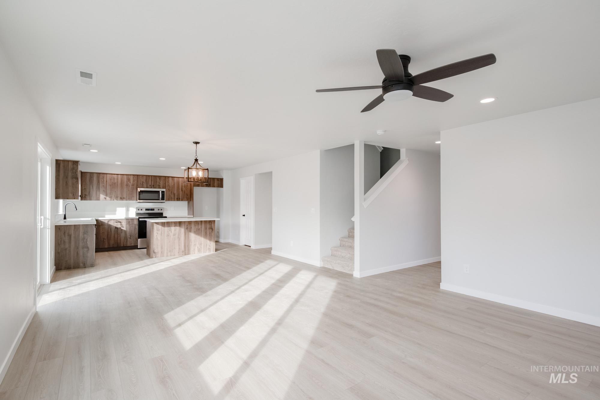 895 NE Trailridge St, Mountain Home, Idaho 83647, 4 Bedrooms, 2.5 Bathrooms, Residential For Sale, Price $449,990,MLS 98978040