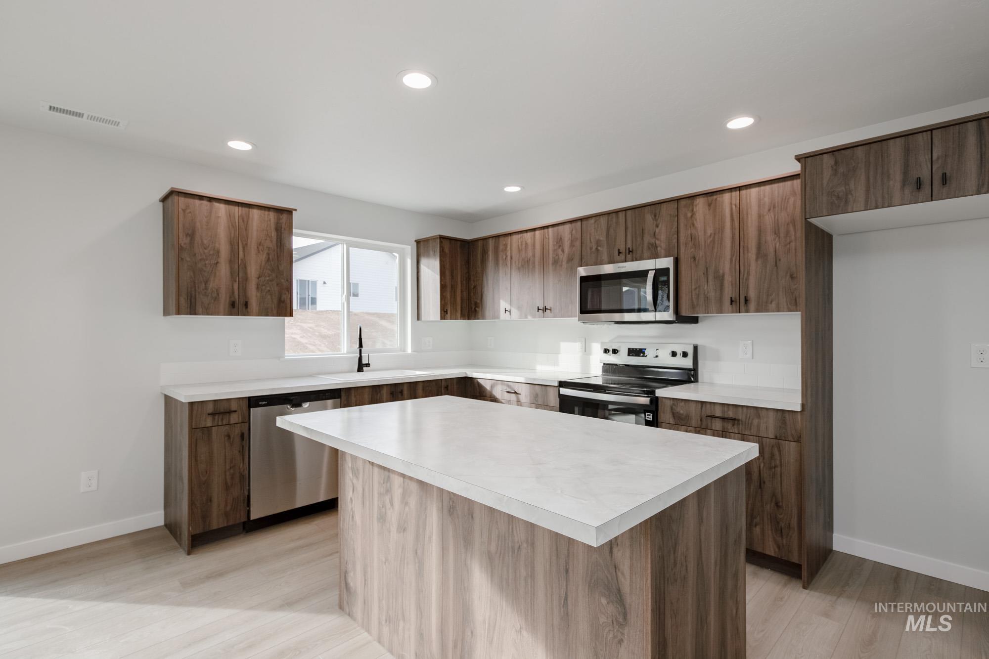 895 NE Trailridge St, Mountain Home, Idaho 83647, 4 Bedrooms, 2.5 Bathrooms, Residential For Sale, Price $449,990,MLS 98978040