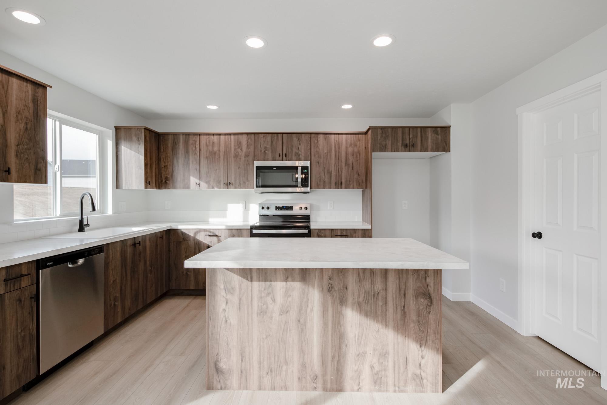 895 NE Trailridge St, Mountain Home, Idaho 83647, 4 Bedrooms, 2.5 Bathrooms, Residential For Sale, Price $449,990,MLS 98978040