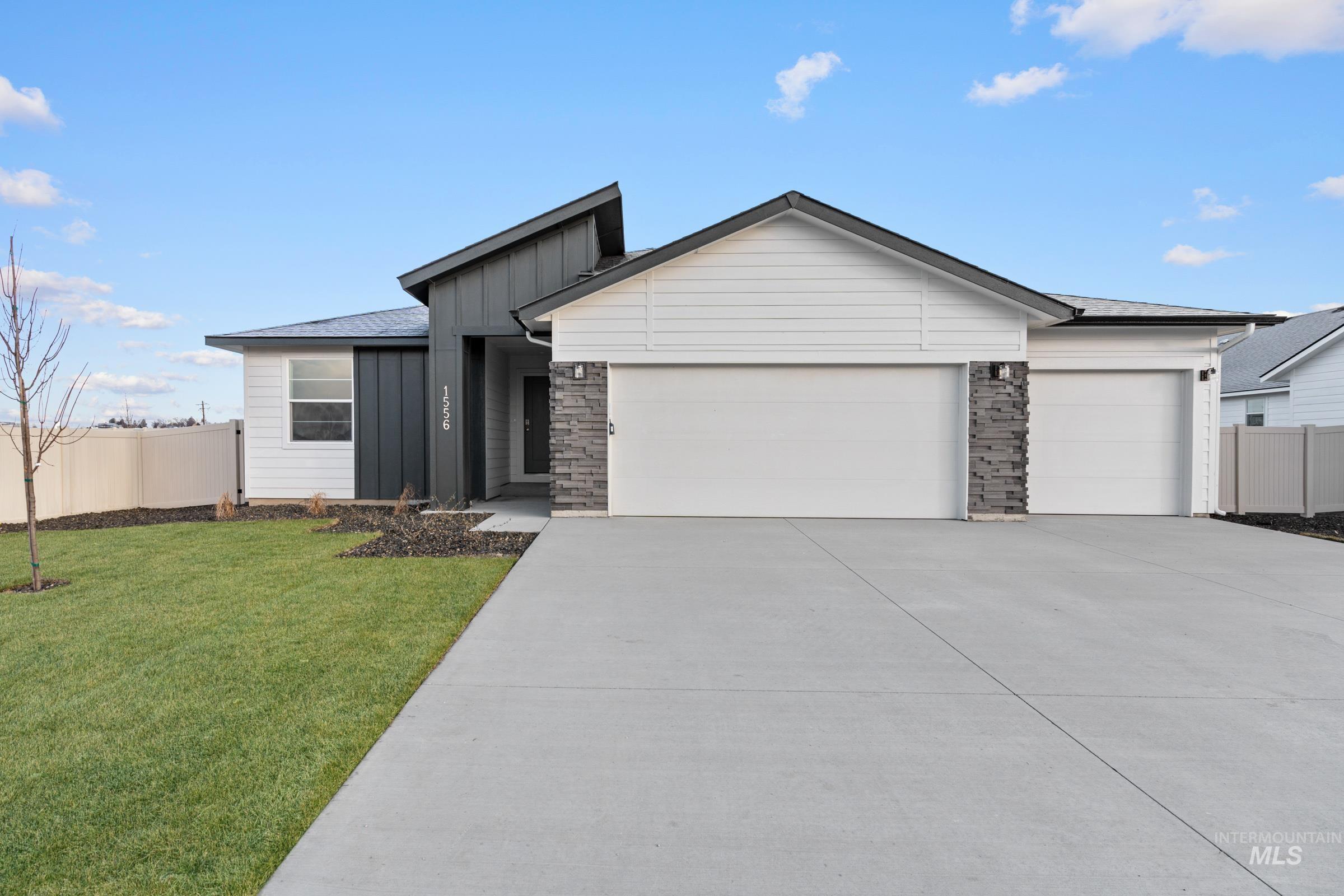 812 NE Trailridge St, Mountain Home, Idaho 83647, 3 Bedrooms, 2 Bathrooms, Residential For Sale, Price $394,990,MLS 98978041