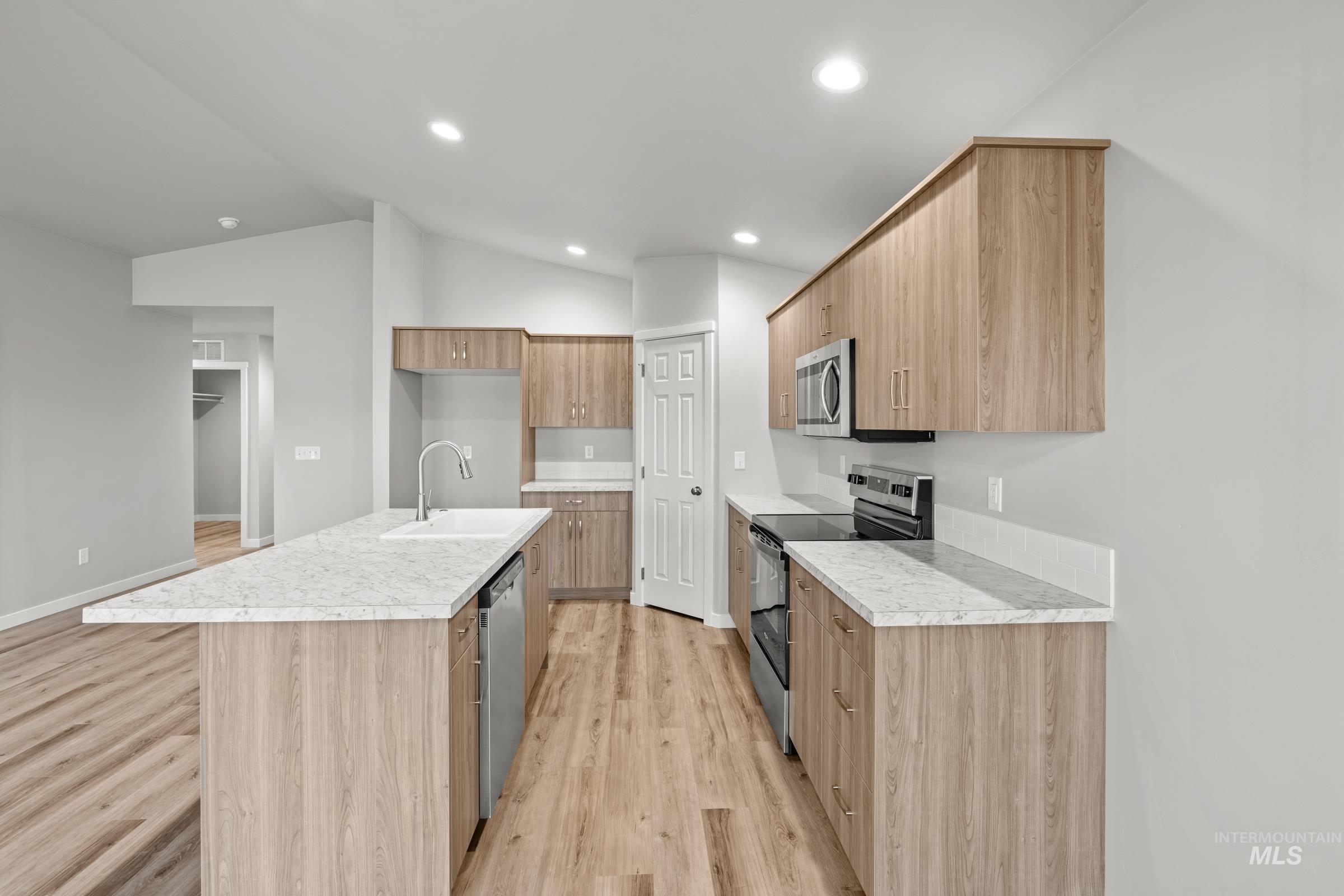 812 NE Trailridge St, Mountain Home, Idaho 83647, 3 Bedrooms, 2 Bathrooms, Residential For Sale, Price $394,990,MLS 98978041