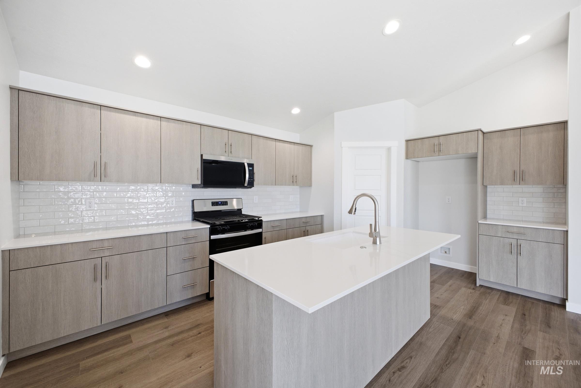 6661 W Redwood Creek Dr, Meridian, Idaho 83646, 4 Bedrooms, 2 Bathrooms, Residential For Sale, Price $519,990,MLS 98978042