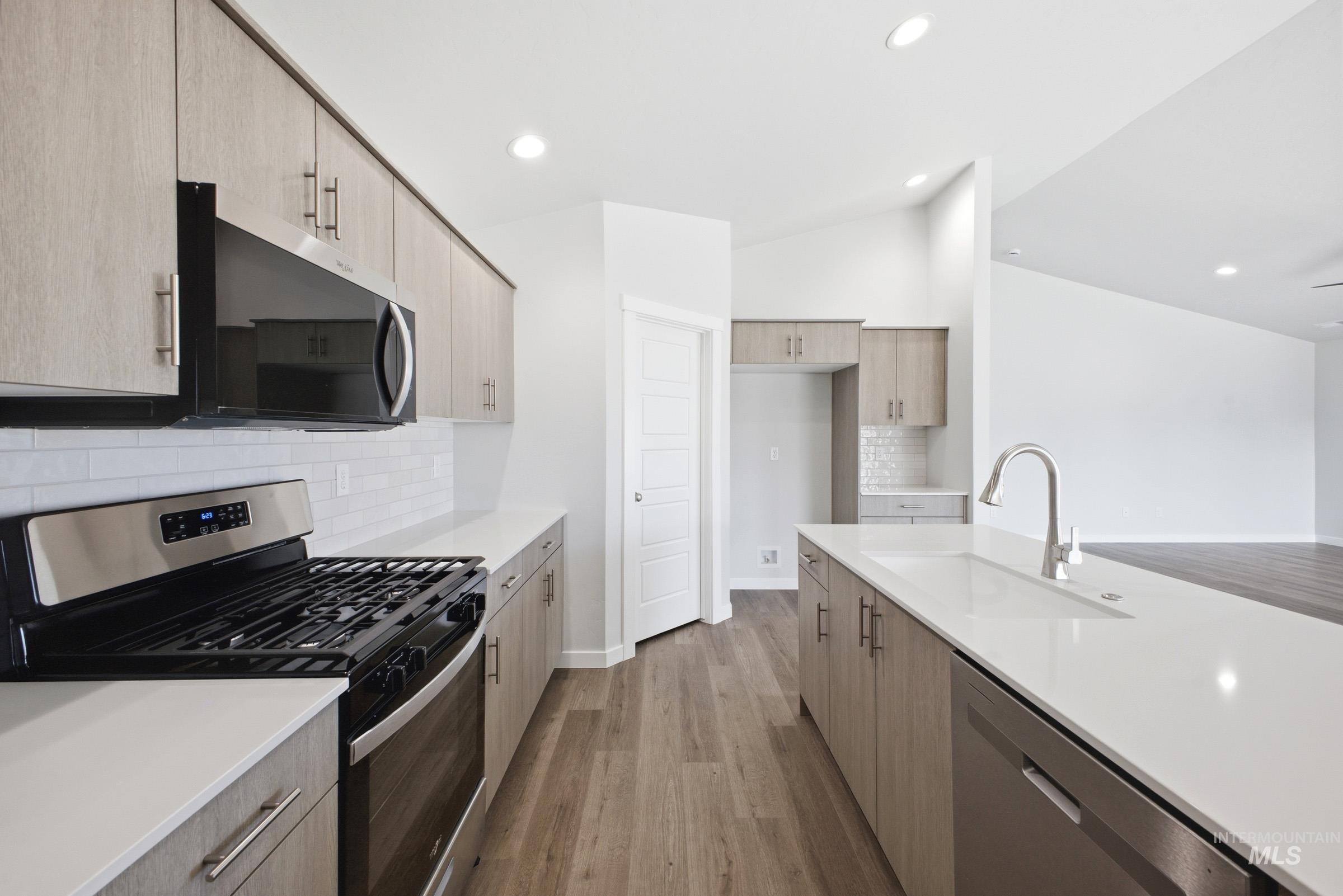 6661 W Redwood Creek Dr, Meridian, Idaho 83646, 4 Bedrooms, 2 Bathrooms, Residential For Sale, Price $519,990,MLS 98978042