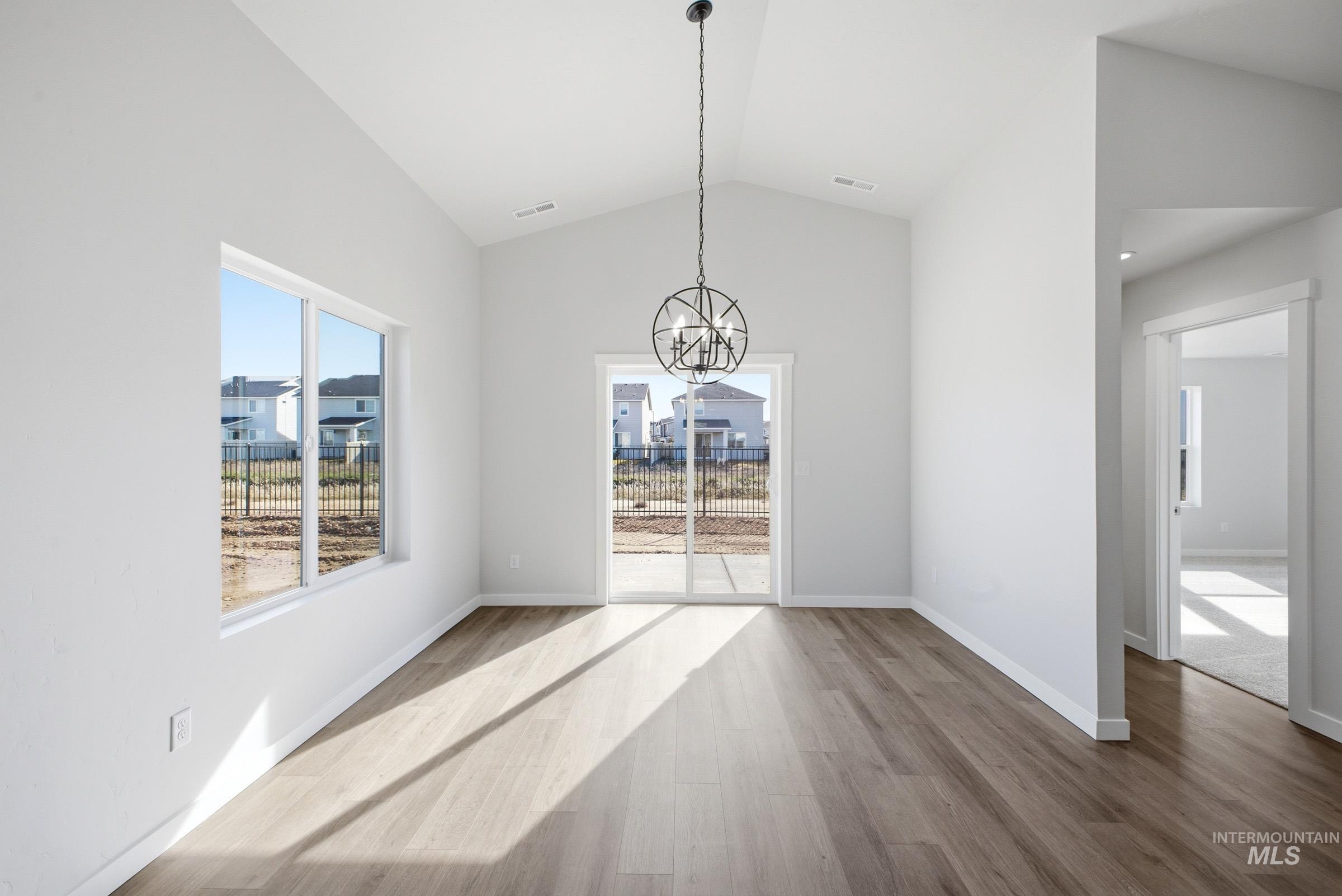 6661 W Redwood Creek Dr, Meridian, Idaho 83646, 4 Bedrooms, 2 Bathrooms, Residential For Sale, Price $519,990,MLS 98978042