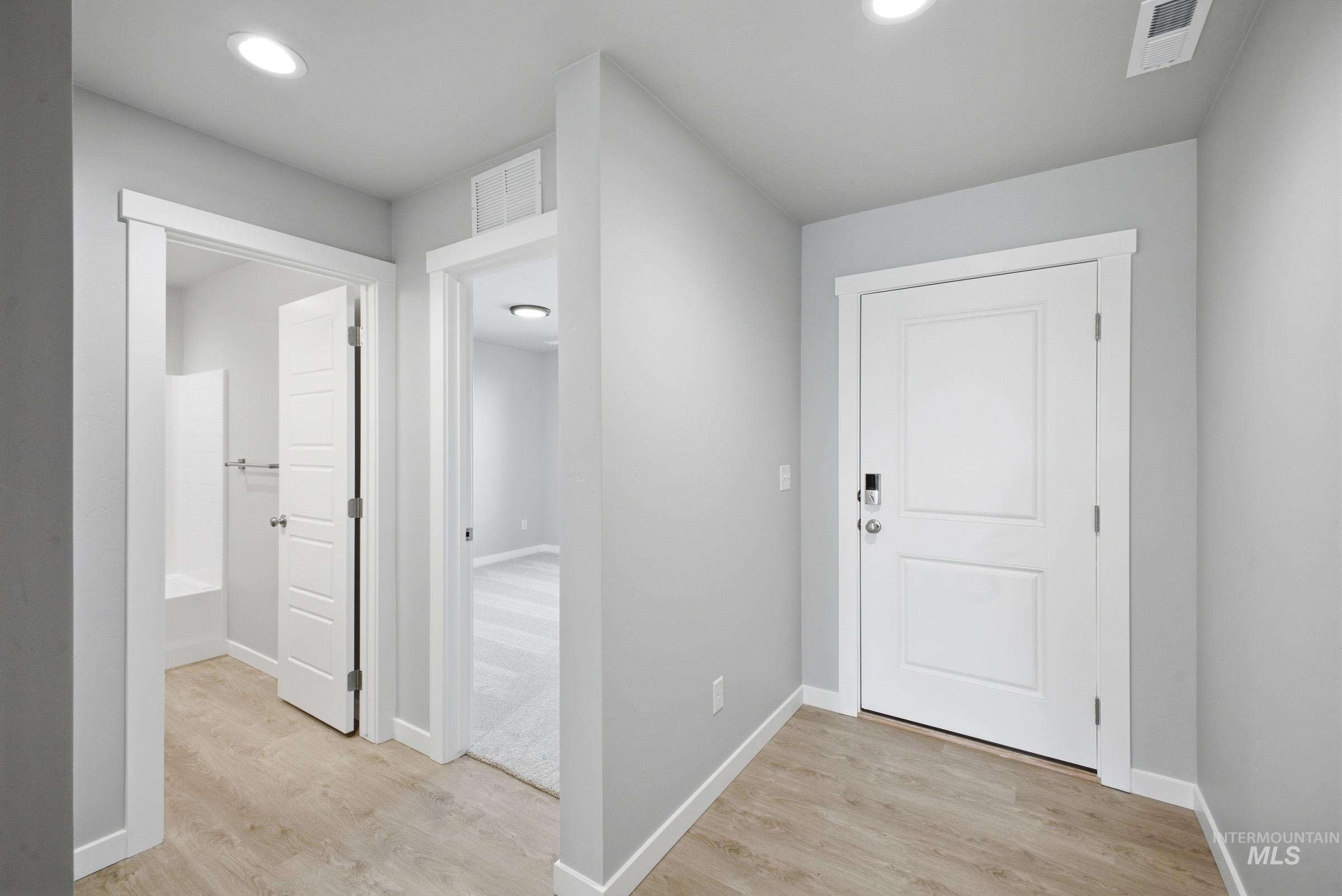 6643 W Redwood Creek Dr, Meridian, Idaho 83646, 3 Bedrooms, 2 Bathrooms, Residential For Sale, Price $469,990,MLS 98978043