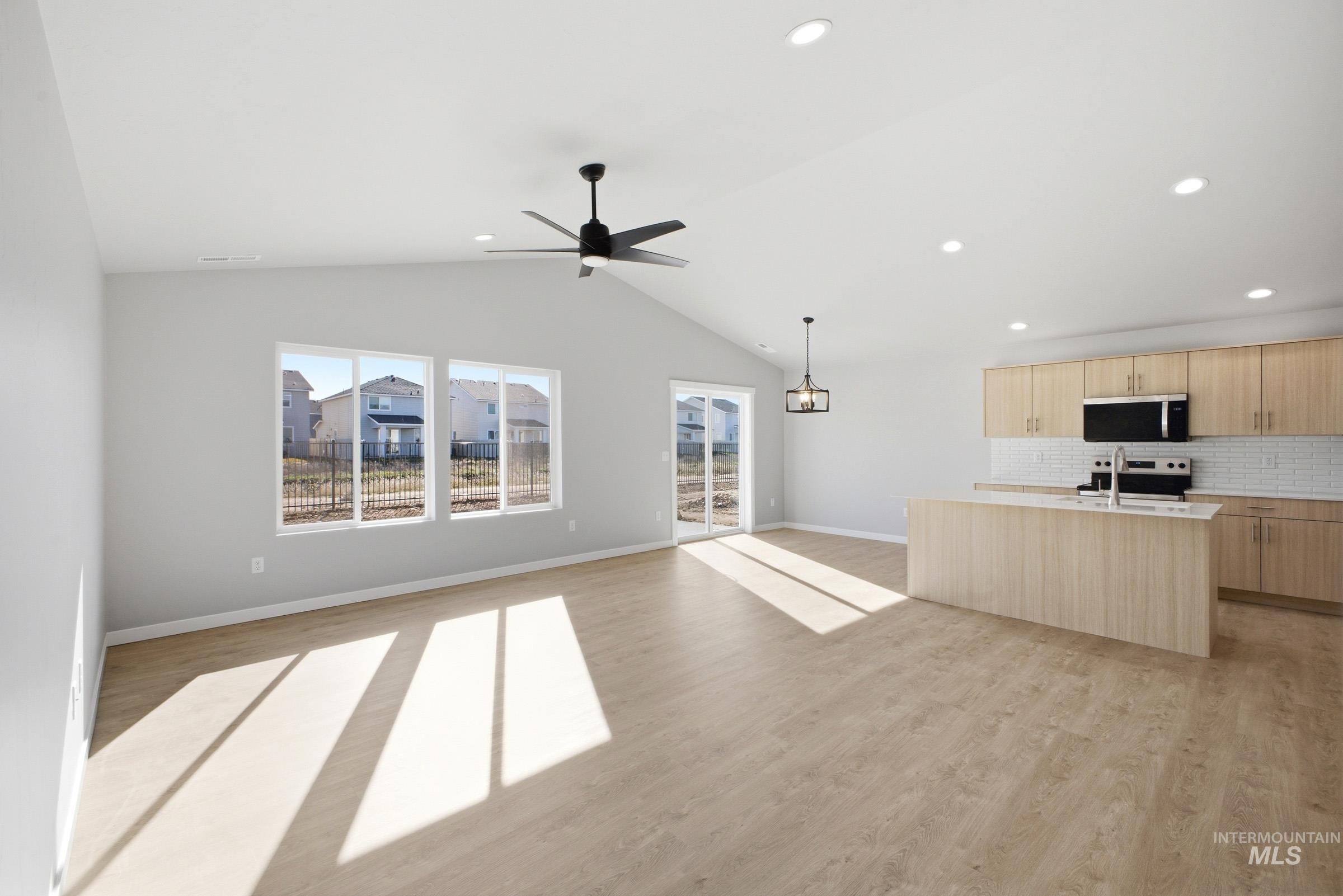 6643 W Redwood Creek Dr, Meridian, Idaho 83646, 3 Bedrooms, 2 Bathrooms, Residential For Sale, Price $469,990,MLS 98978043