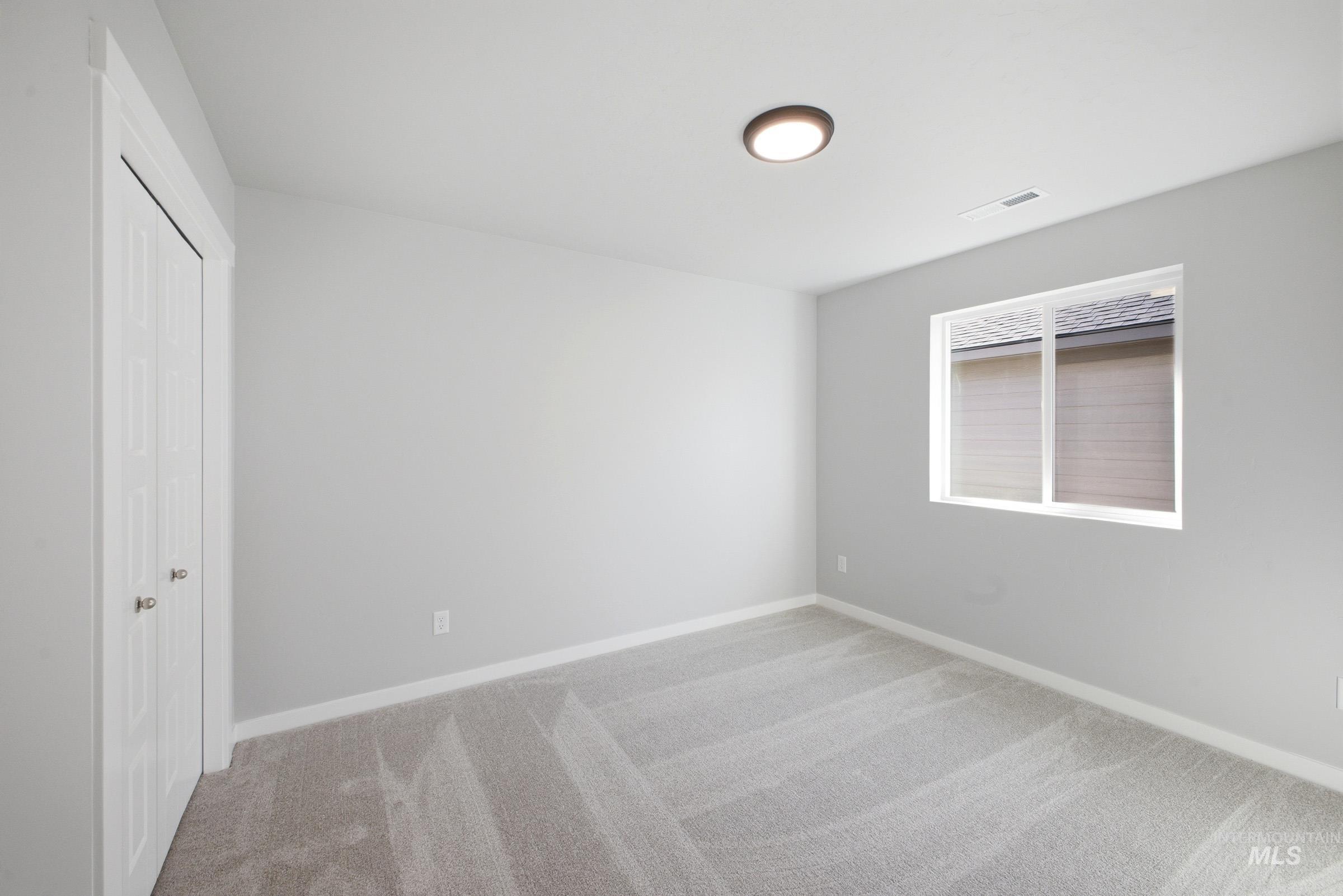 6643 W Redwood Creek Dr, Meridian, Idaho 83646, 3 Bedrooms, 2 Bathrooms, Residential For Sale, Price $469,990,MLS 98978043