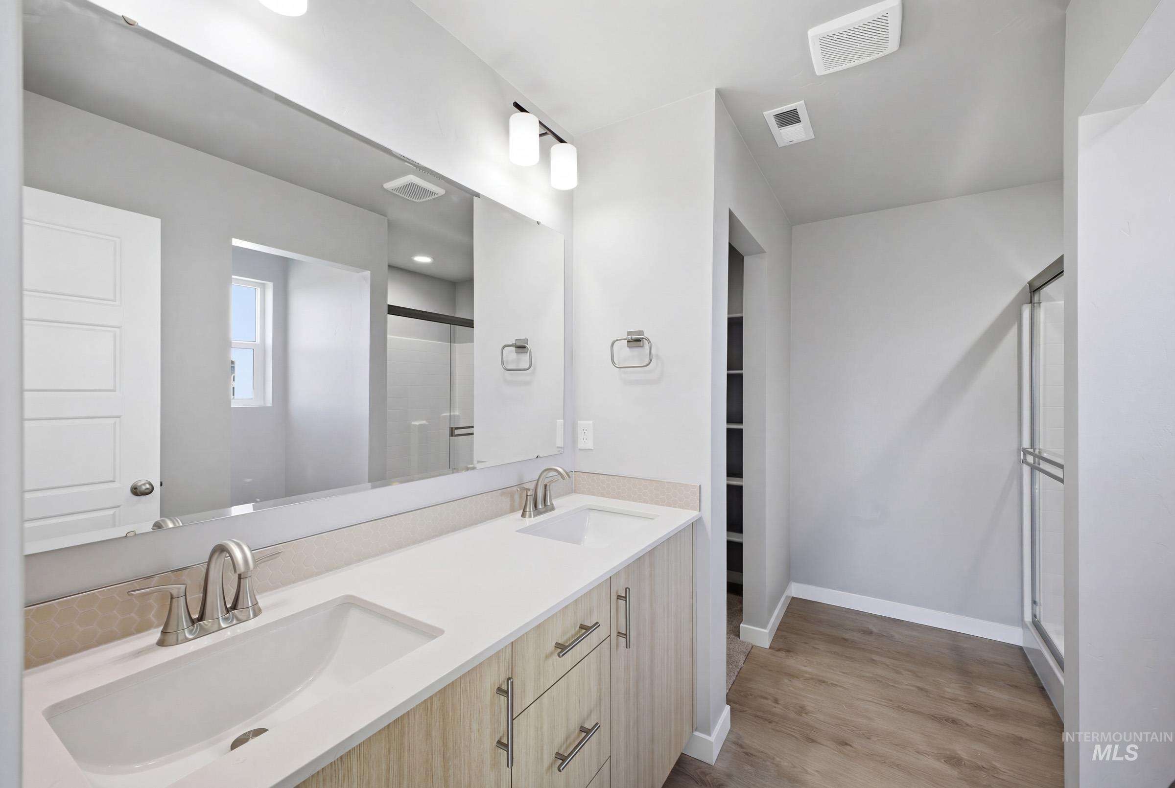 6643 W Redwood Creek Dr, Meridian, Idaho 83646, 3 Bedrooms, 2 Bathrooms, Residential For Sale, Price $469,990,MLS 98978043