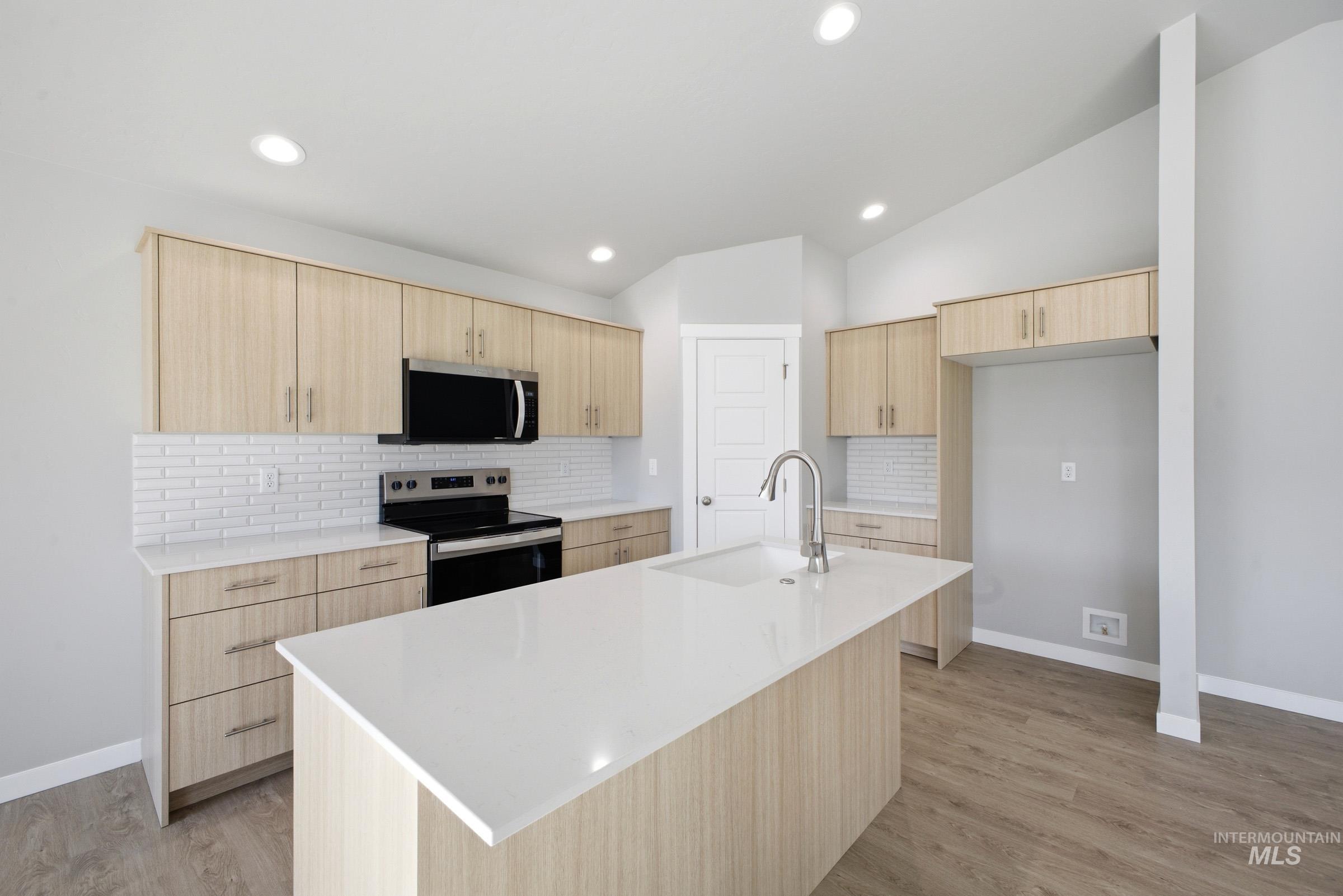 6643 W Redwood Creek Dr, Meridian, Idaho 83646, 3 Bedrooms, 2 Bathrooms, Residential For Sale, Price $469,990,MLS 98978043