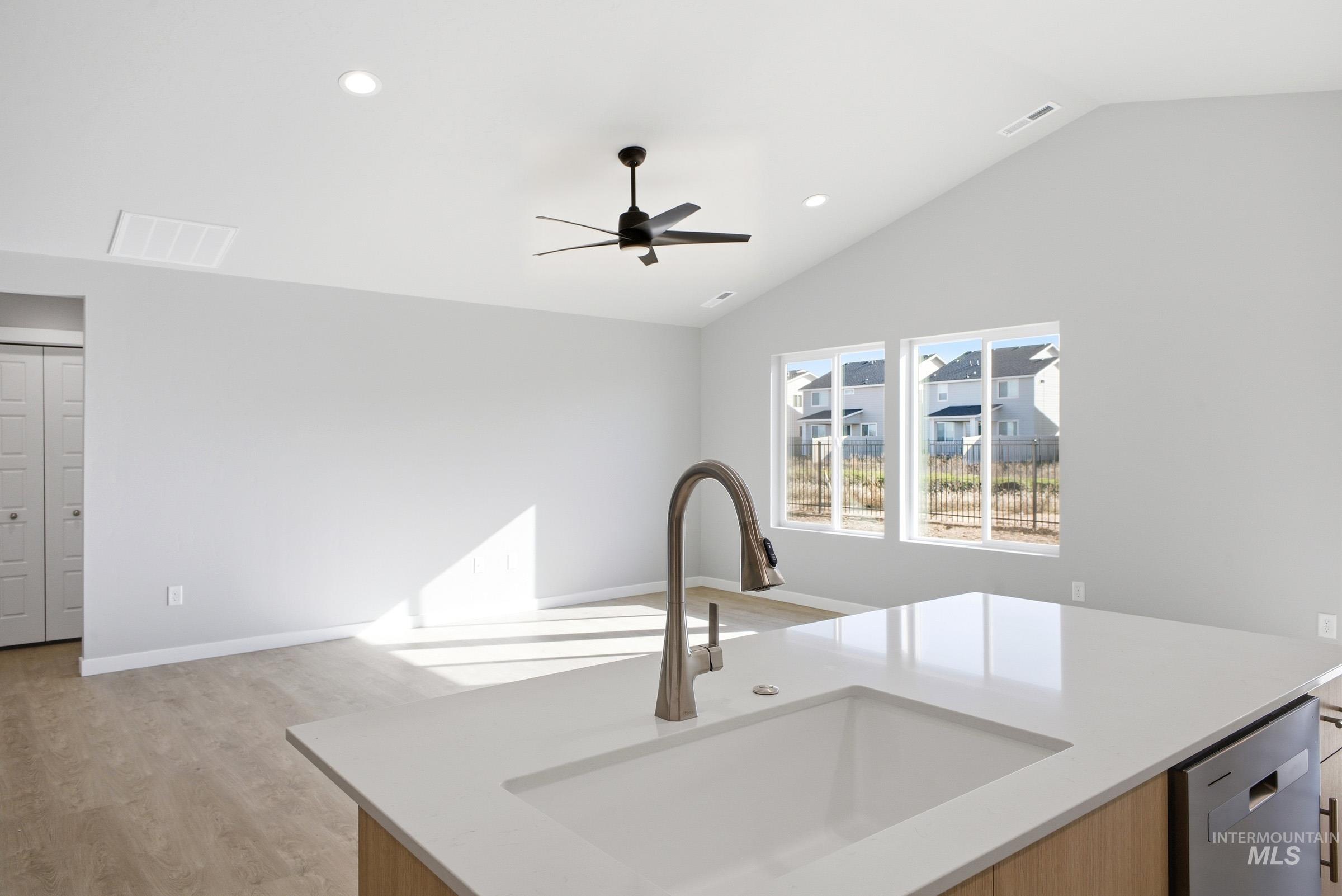 6643 W Redwood Creek Dr, Meridian, Idaho 83646, 3 Bedrooms, 2 Bathrooms, Residential For Sale, Price $469,990,MLS 98978043