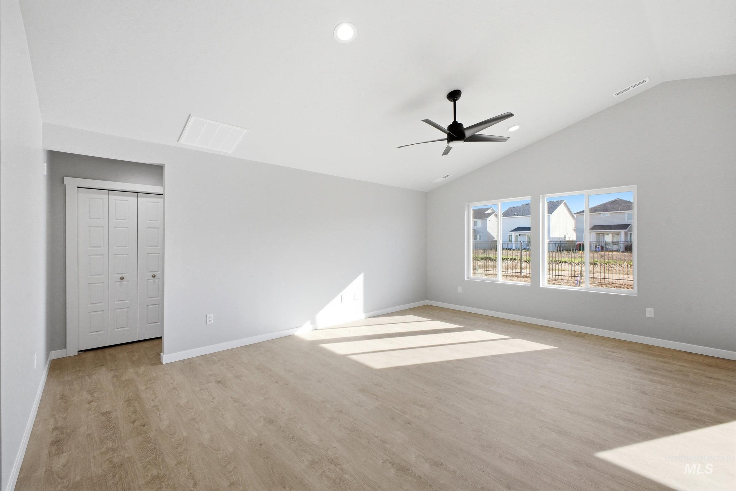 6643 W Redwood Creek Dr, Meridian, Idaho 83646, 3 Bedrooms, 2 Bathrooms, Residential For Sale, Price $469,990,MLS 98978043