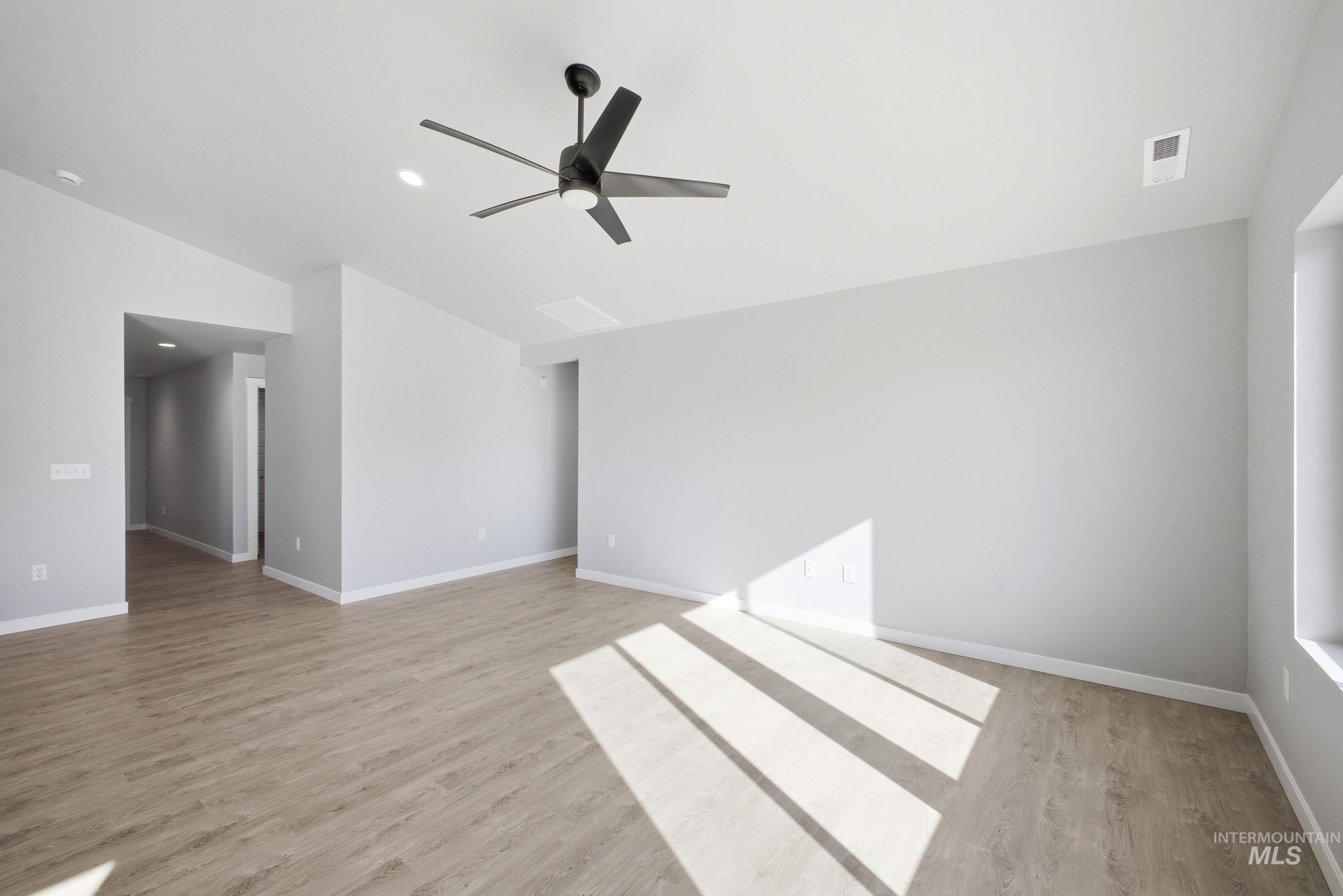 6643 W Redwood Creek Dr, Meridian, Idaho 83646, 3 Bedrooms, 2 Bathrooms, Residential For Sale, Price $469,990,MLS 98978043