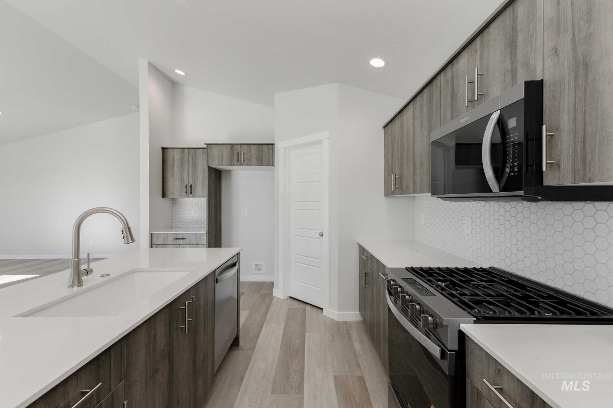 6515 W Plateau Creek Dr, Meridian, Idaho 83646, 4 Bedrooms, 2 Bathrooms, Residential For Sale, Price $514,990,MLS 98978048