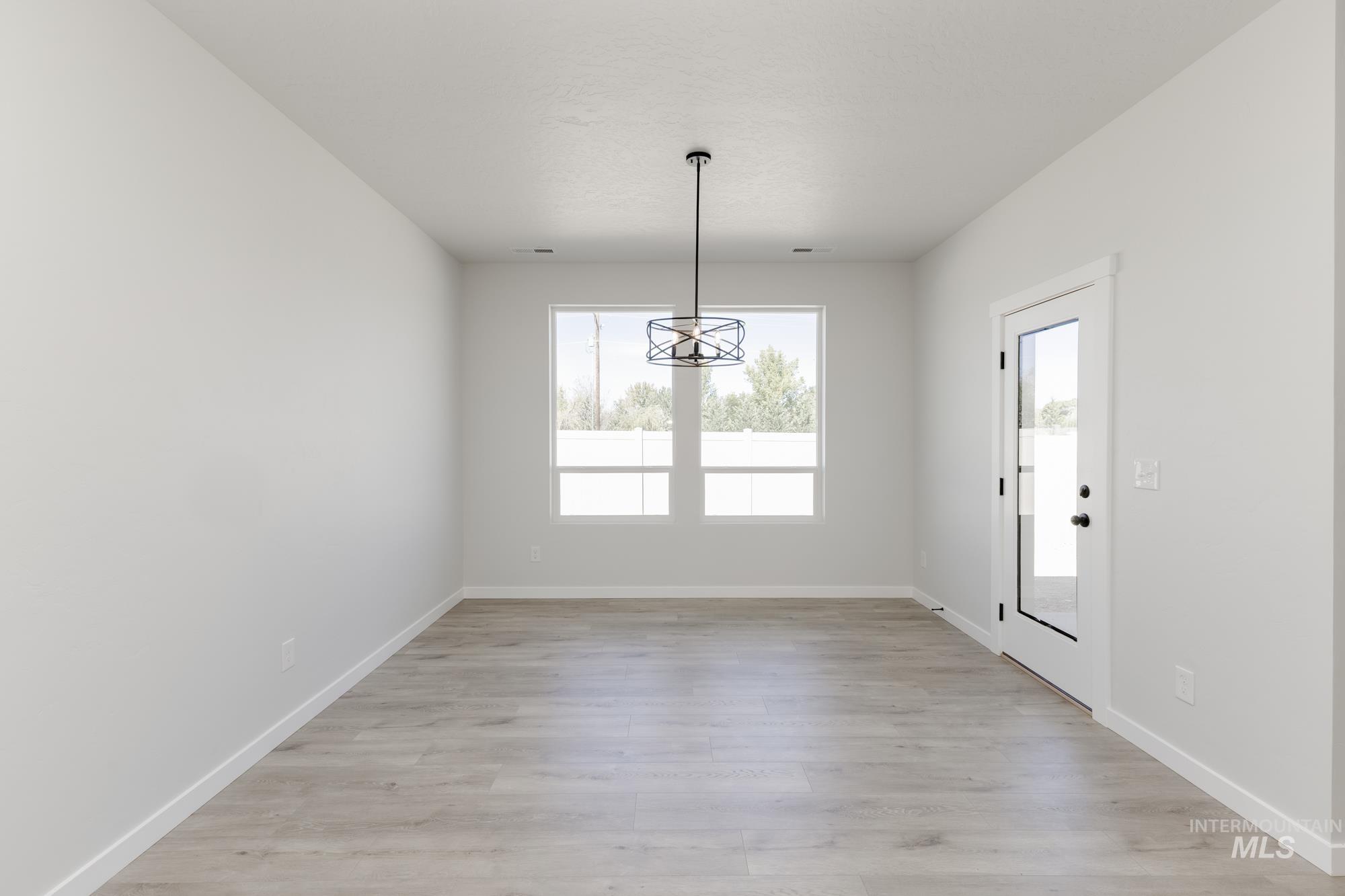 11725 W Snow Flower Dr, Star, Idaho 83669, 4 Bedrooms, 2 Bathrooms, Residential For Sale, Price $575,990, 98978049