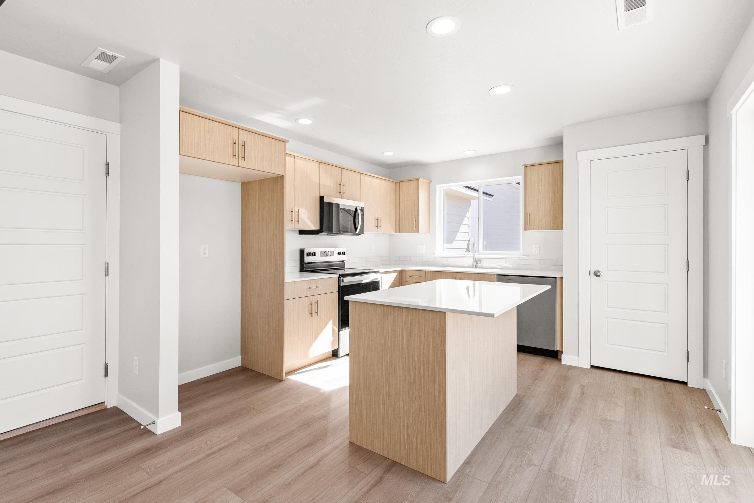 17663 N Boone Peak Ave, Nampa, Idaho 83687, 4 Bedrooms, 2.5 Bathrooms, Residential For Sale, Price $454,990,MLS 98978050