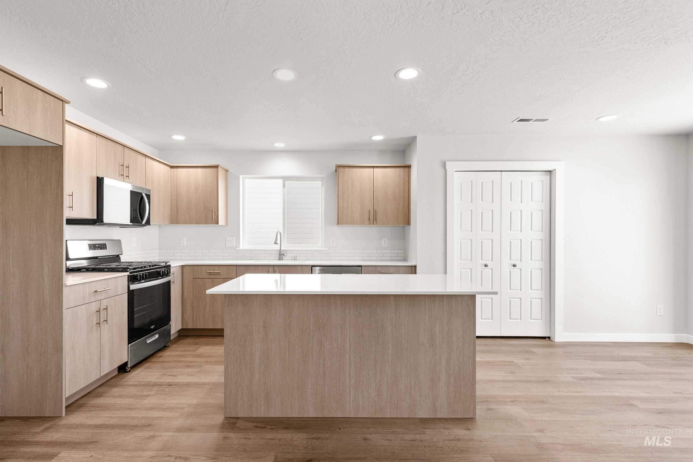 17649 N Boone Peak Ave, Nampa, Idaho 83687, 5 Bedrooms, 3 Bathrooms, Residential For Sale, Price $530,990,MLS 98978052