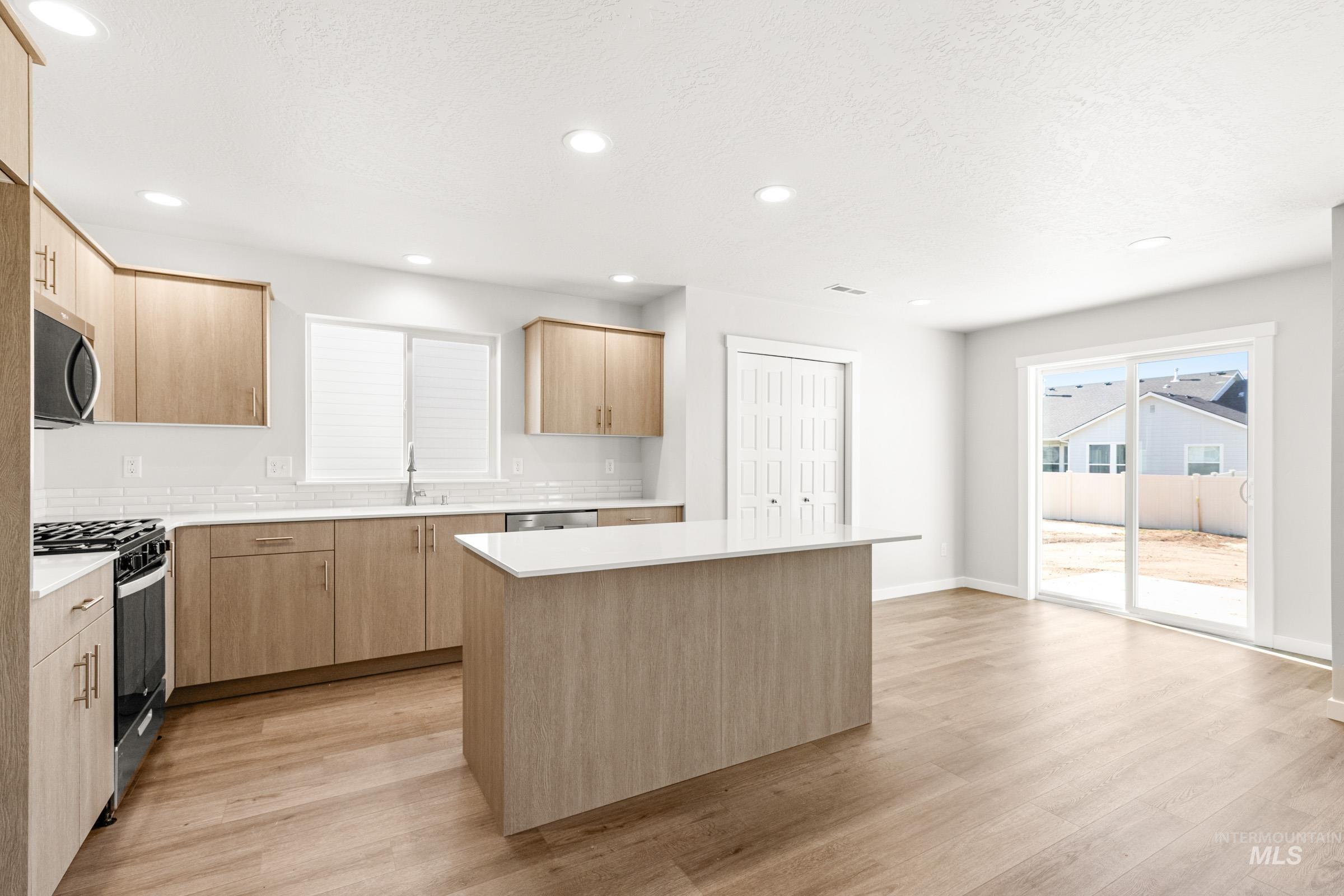 17649 N Boone Peak Ave, Nampa, Idaho 83687, 5 Bedrooms, 3 Bathrooms, Residential For Sale, Price $530,990,MLS 98978052