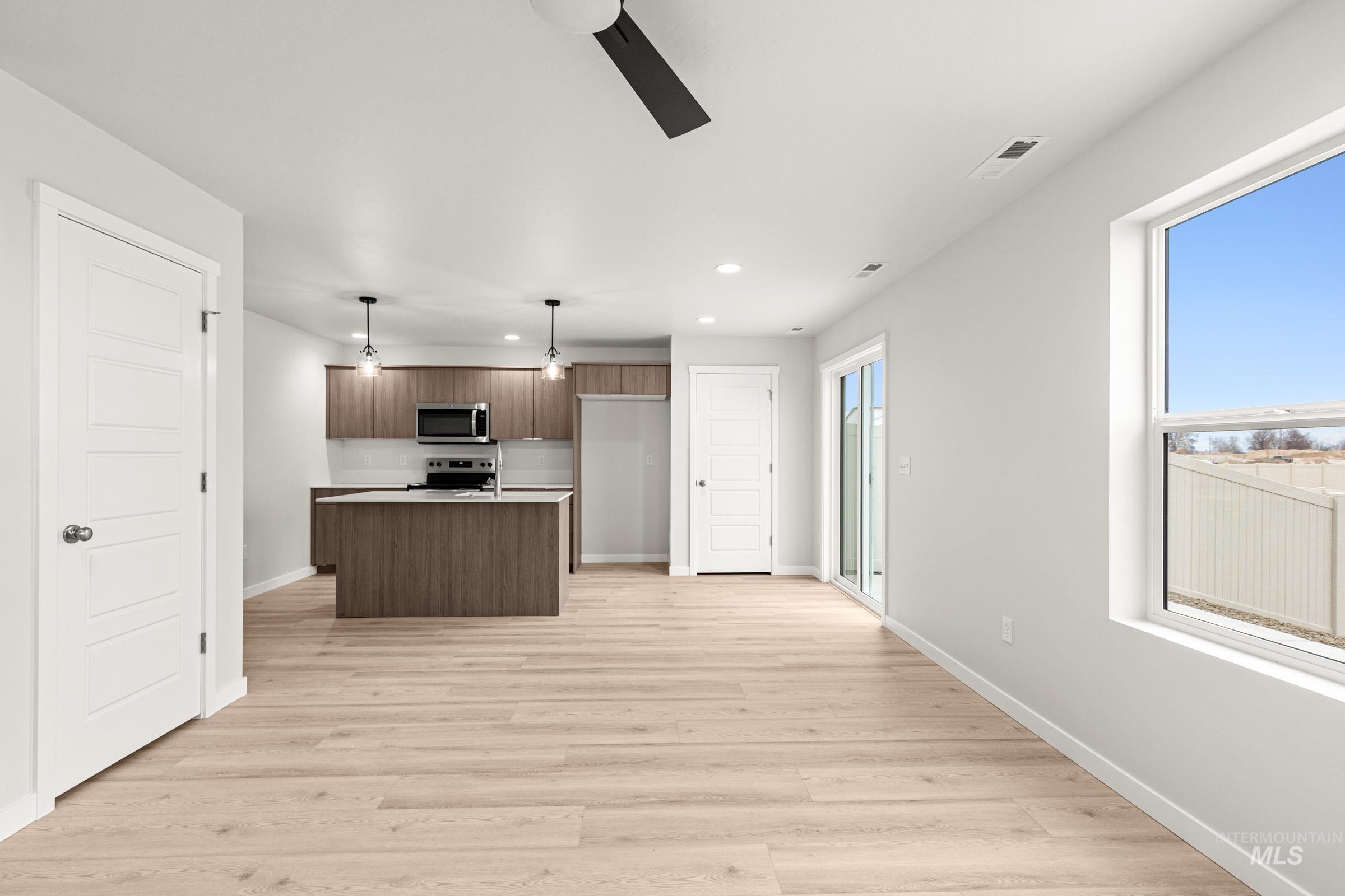 10818 Rutland St, Caldwell, Idaho 83605, 3 Bedrooms, 2.5 Bathrooms, Residential For Sale, Price $376,990,MLS 98978056