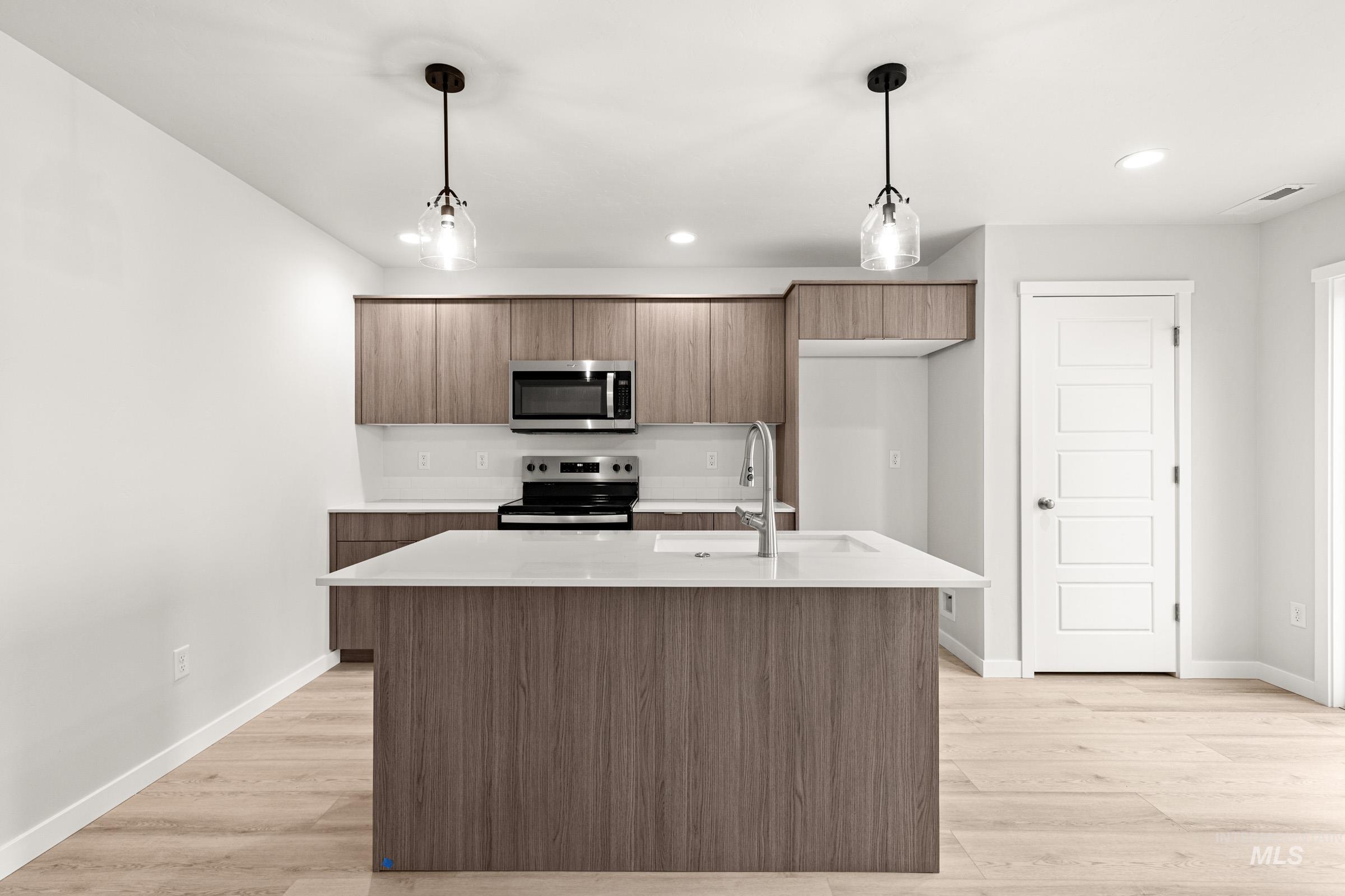 10818 Rutland St, Caldwell, Idaho 83605, 3 Bedrooms, 2.5 Bathrooms, Residential For Sale, Price $376,990,MLS 98978056