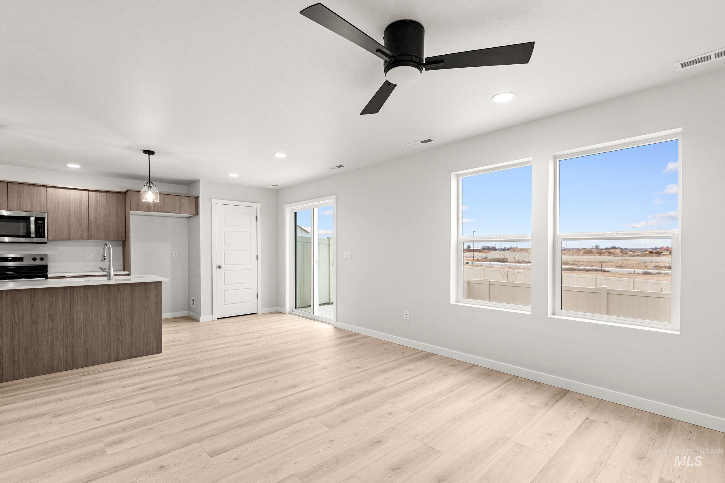 10818 Rutland St, Caldwell, Idaho 83605, 3 Bedrooms, 2.5 Bathrooms, Residential For Sale, Price $376,990,MLS 98978056