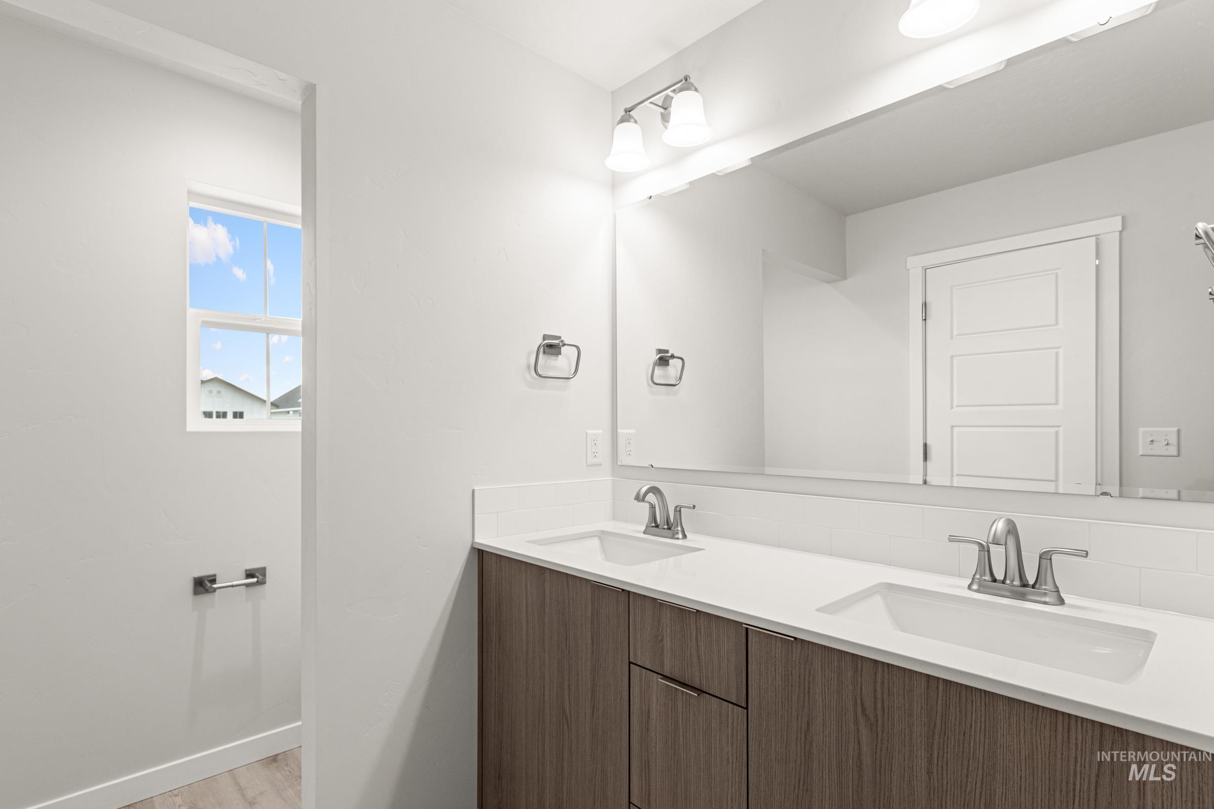 10824 Rutland St, Caldwell, Idaho 83605, 3 Bedrooms, 2.5 Bathrooms, Residential For Sale, Price $373,990,MLS 98978057