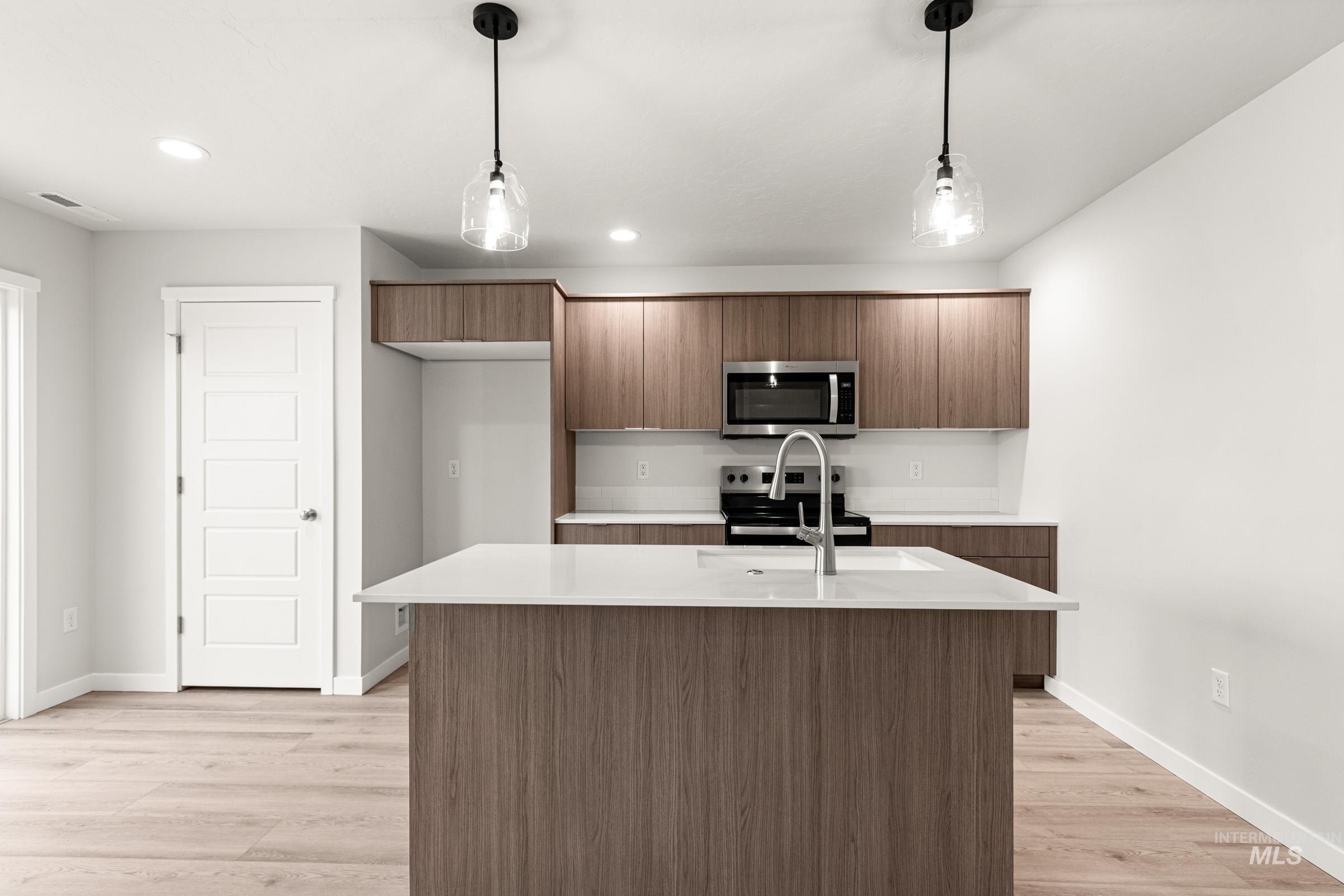 10824 Rutland St, Caldwell, Idaho 83605, 3 Bedrooms, 2.5 Bathrooms, Residential For Sale, Price $373,990,MLS 98978057