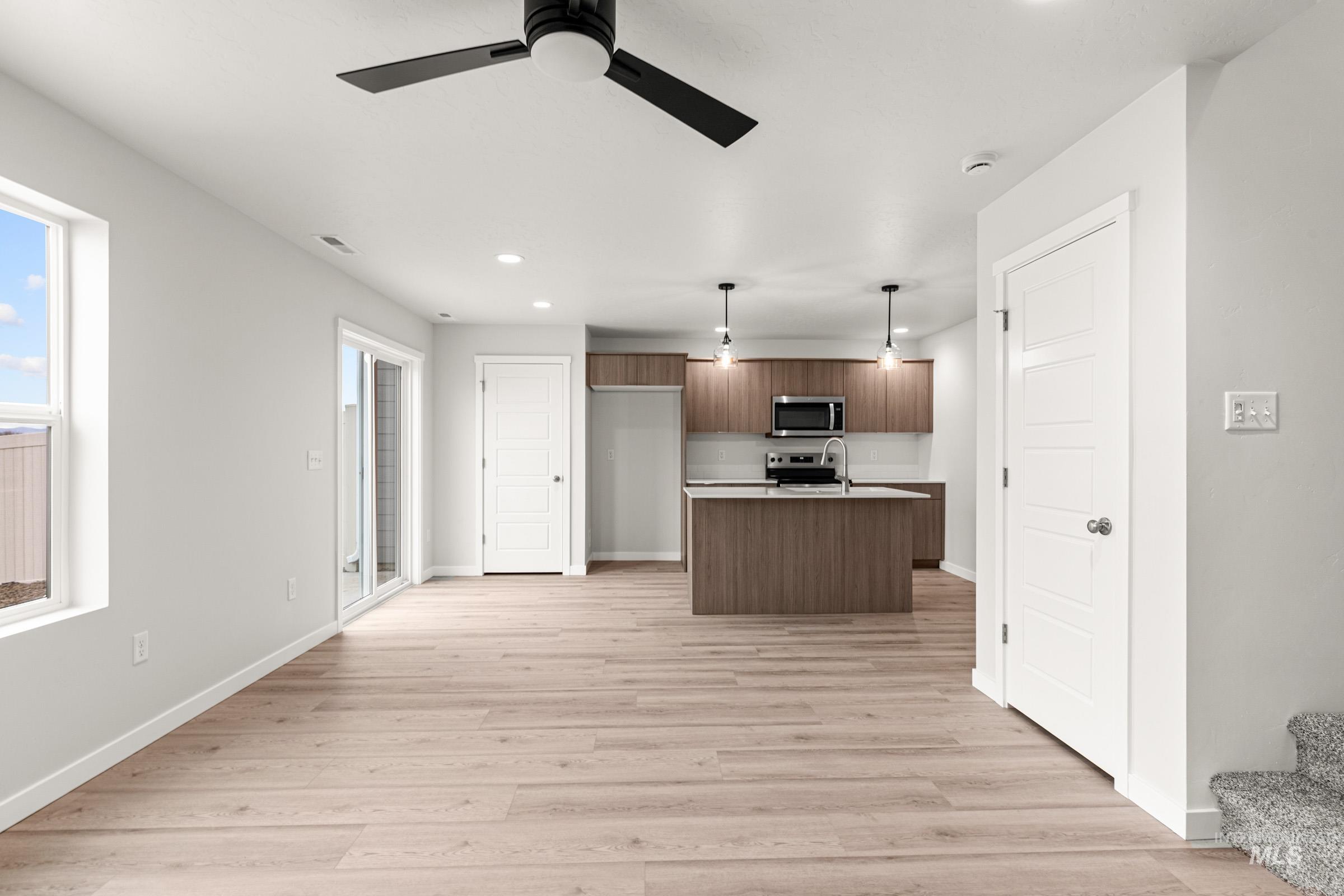 10824 Rutland St, Caldwell, Idaho 83605, 3 Bedrooms, 2.5 Bathrooms, Residential For Sale, Price $373,990,MLS 98978057