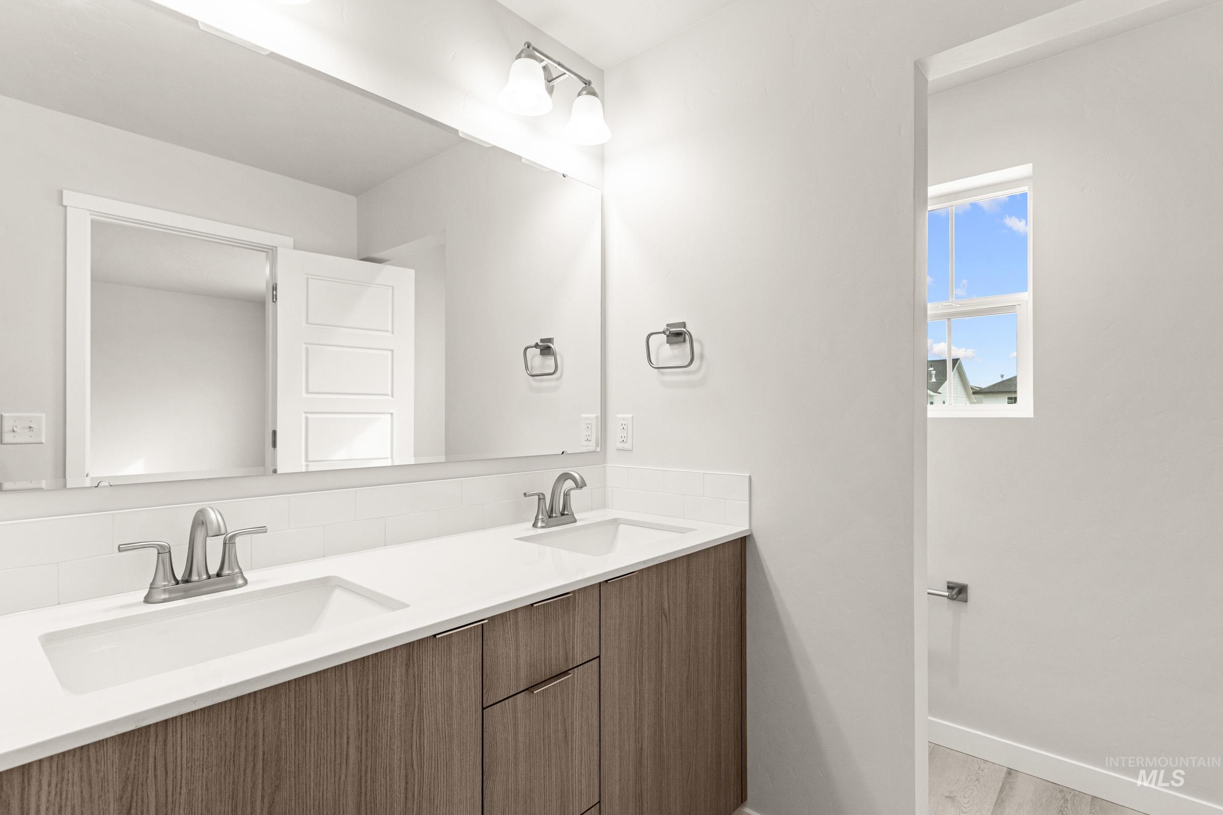 10830 Rutland St, Caldwell, Idaho 83605, 3 Bedrooms, 2.5 Bathrooms, Residential For Sale, Price $374,990,MLS 98978059