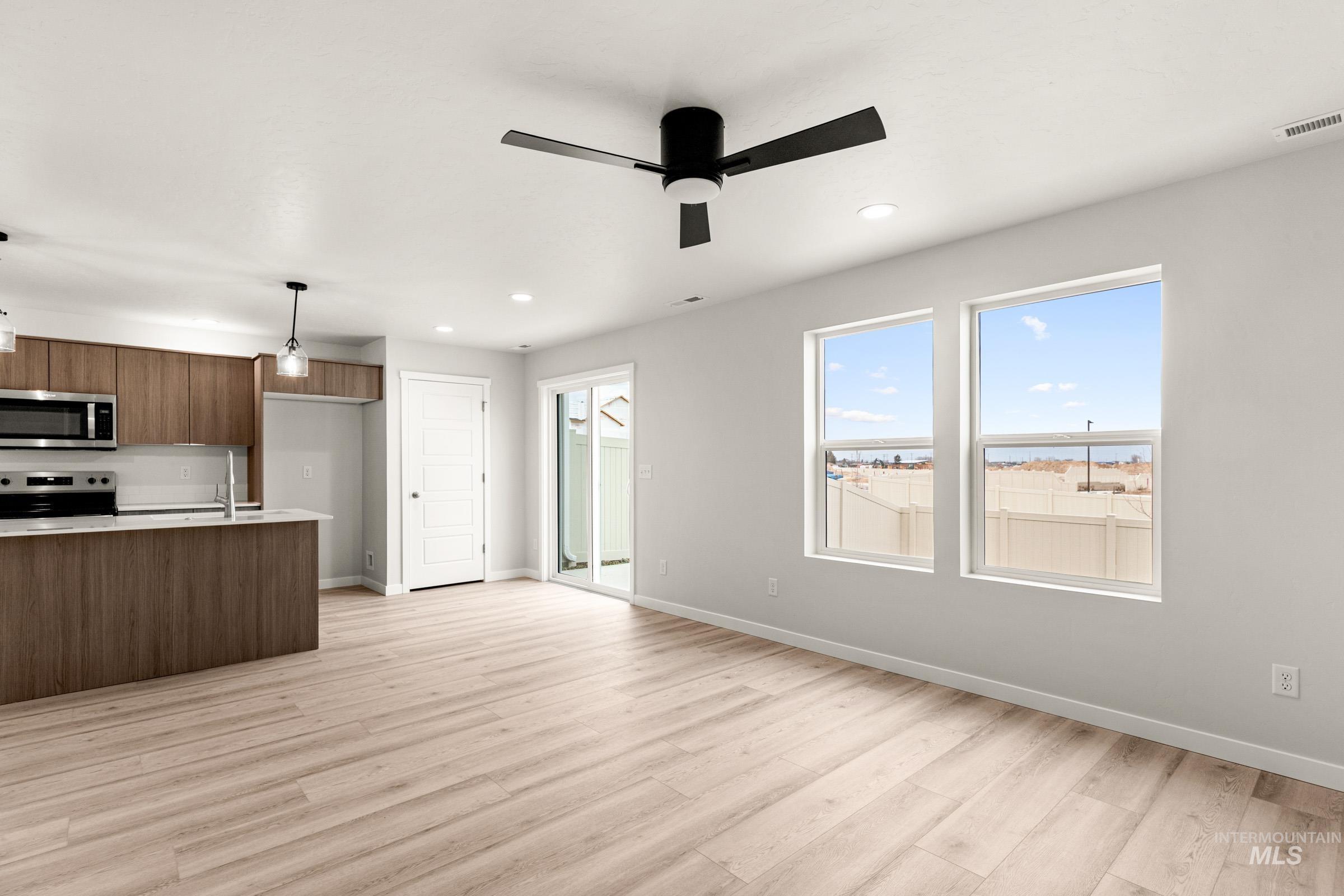 10830 Rutland St, Caldwell, Idaho 83605, 3 Bedrooms, 2.5 Bathrooms, Residential For Sale, Price $374,990,MLS 98978059