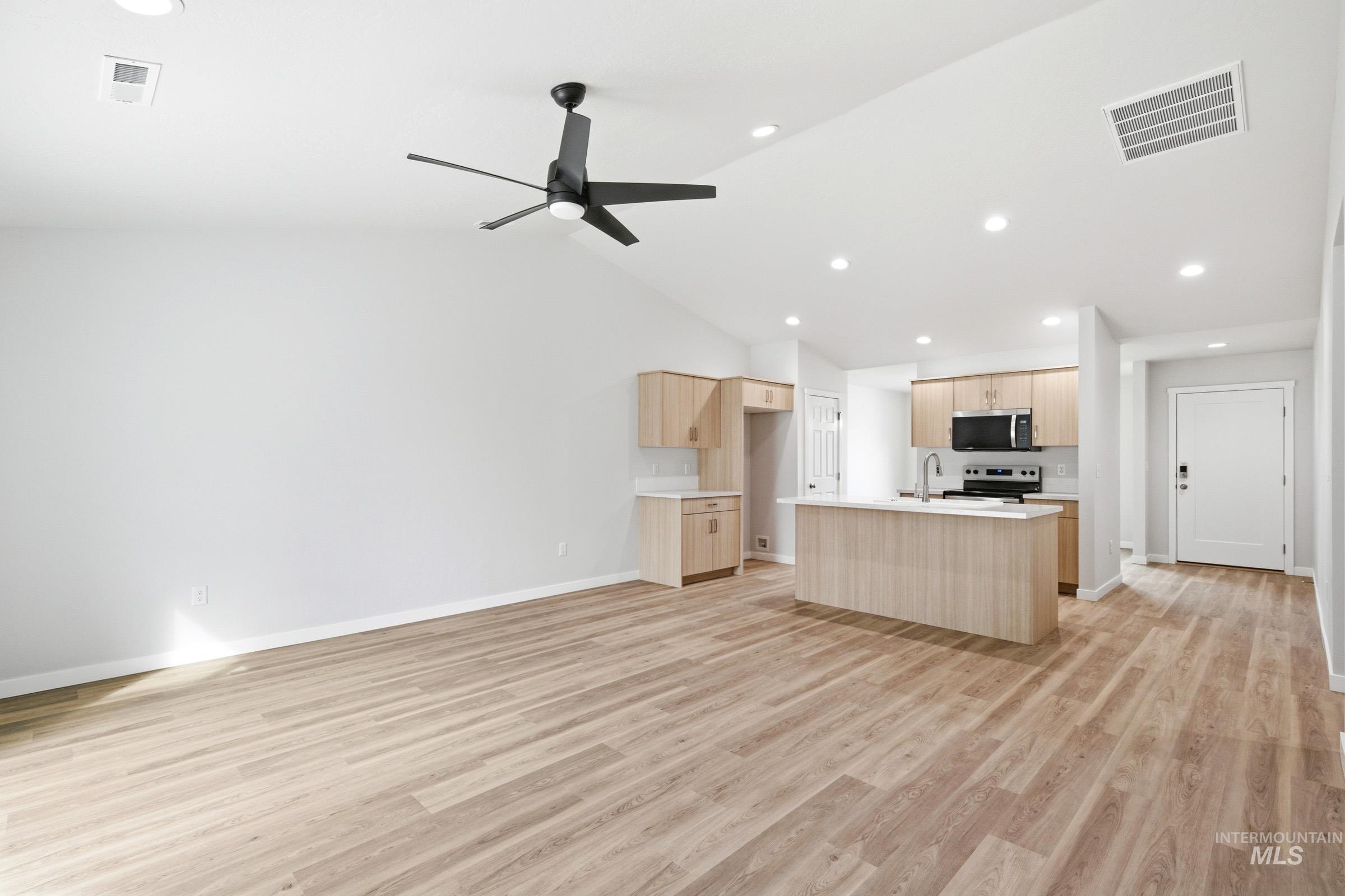 507 Pine St, New Plymouth, Idaho 83655, 3 Bedrooms, 2 Bathrooms, Residential For Sale, Price $394,990,MLS 98978061