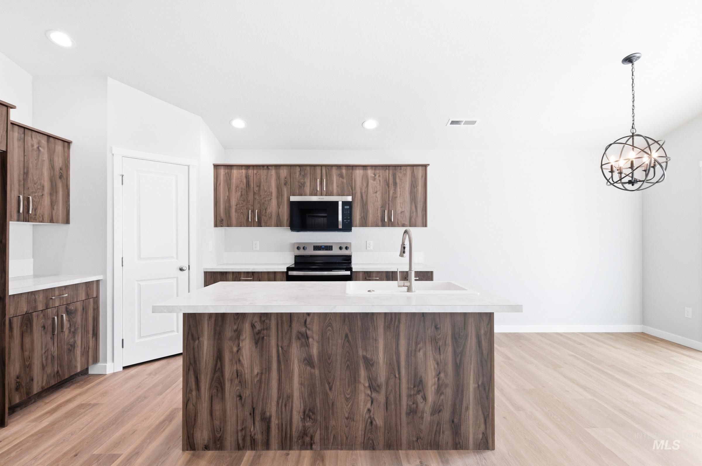 509 Pine St, New Plymouth, Idaho 83655, 3 Bedrooms, 2 Bathrooms, Residential For Sale, Price $409,990,MLS 98978062