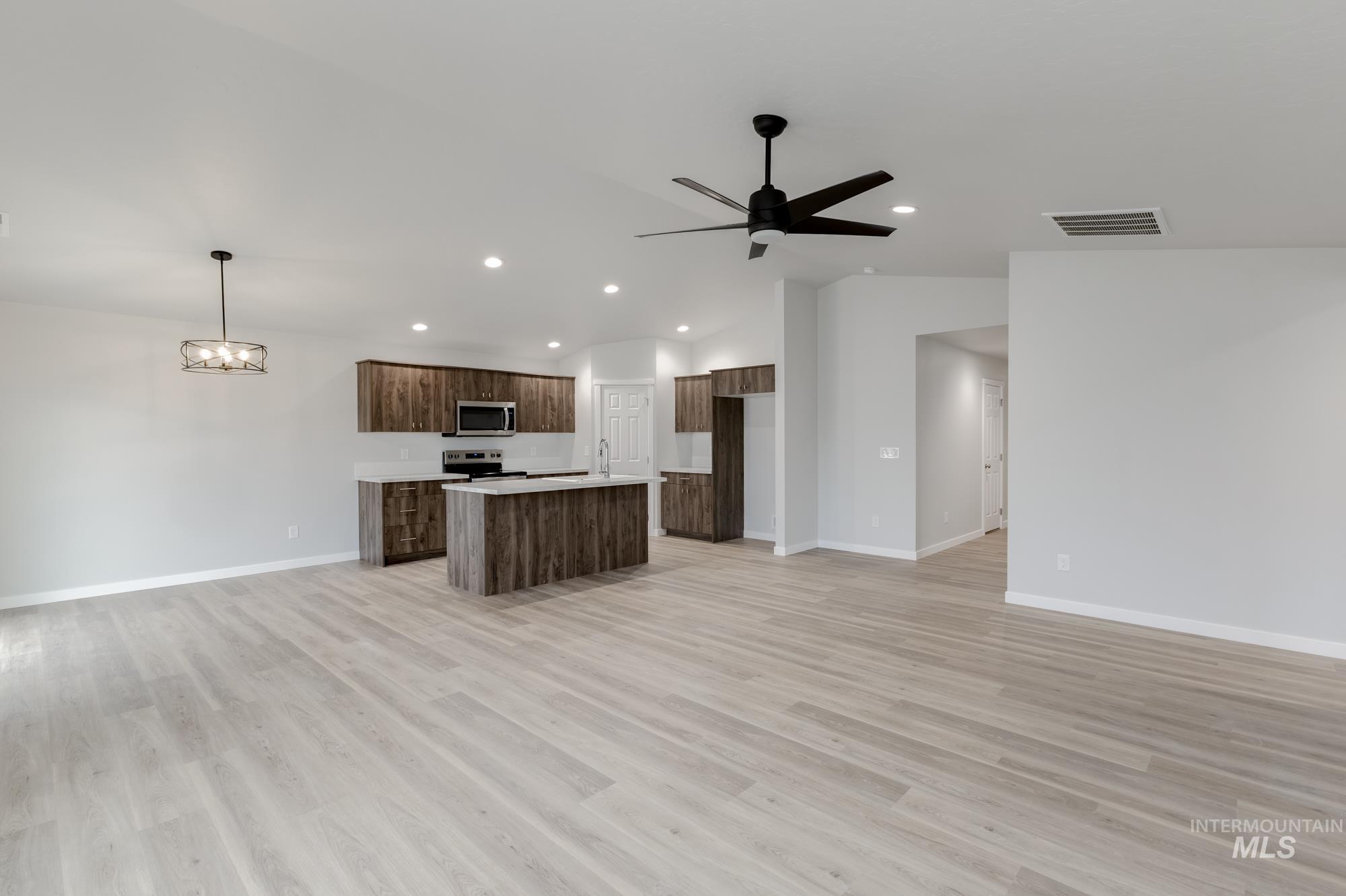 509 Pine St, New Plymouth, Idaho 83655, 3 Bedrooms, 2 Bathrooms, Residential For Sale, Price $409,990, 98978062