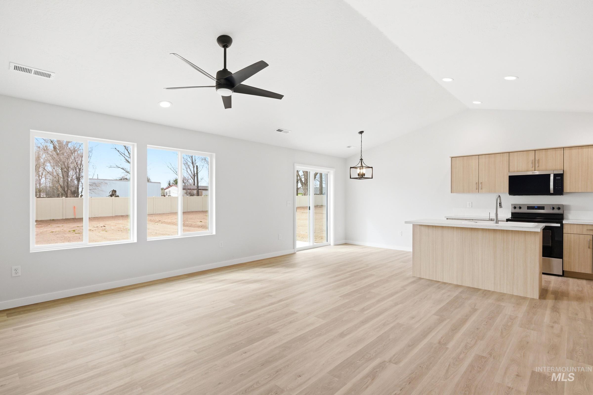 515 Pine St, New Plymouth, Idaho 83655, 3 Bedrooms, 2 Bathrooms, Residential For Sale, Price $389,990,MLS 98978063