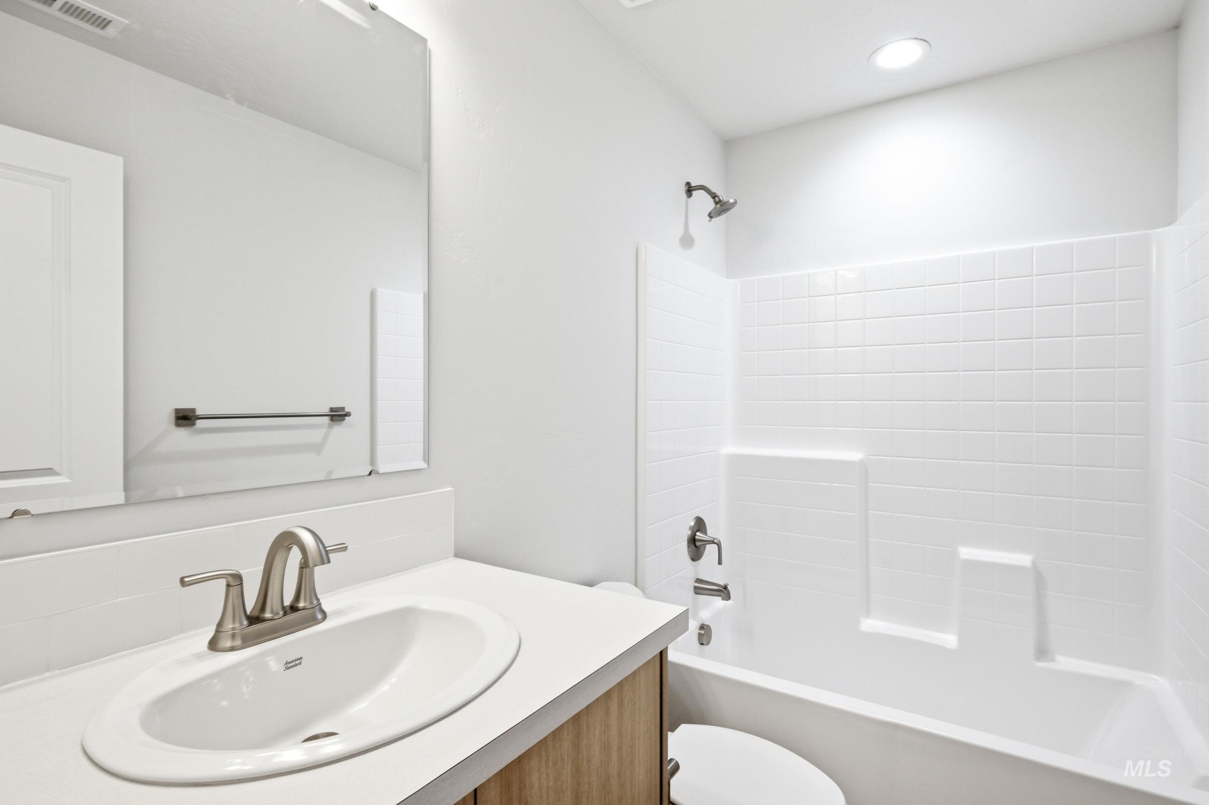 515 Pine St, New Plymouth, Idaho 83655, 3 Bedrooms, 2 Bathrooms, Residential For Sale, Price $389,990,MLS 98978063