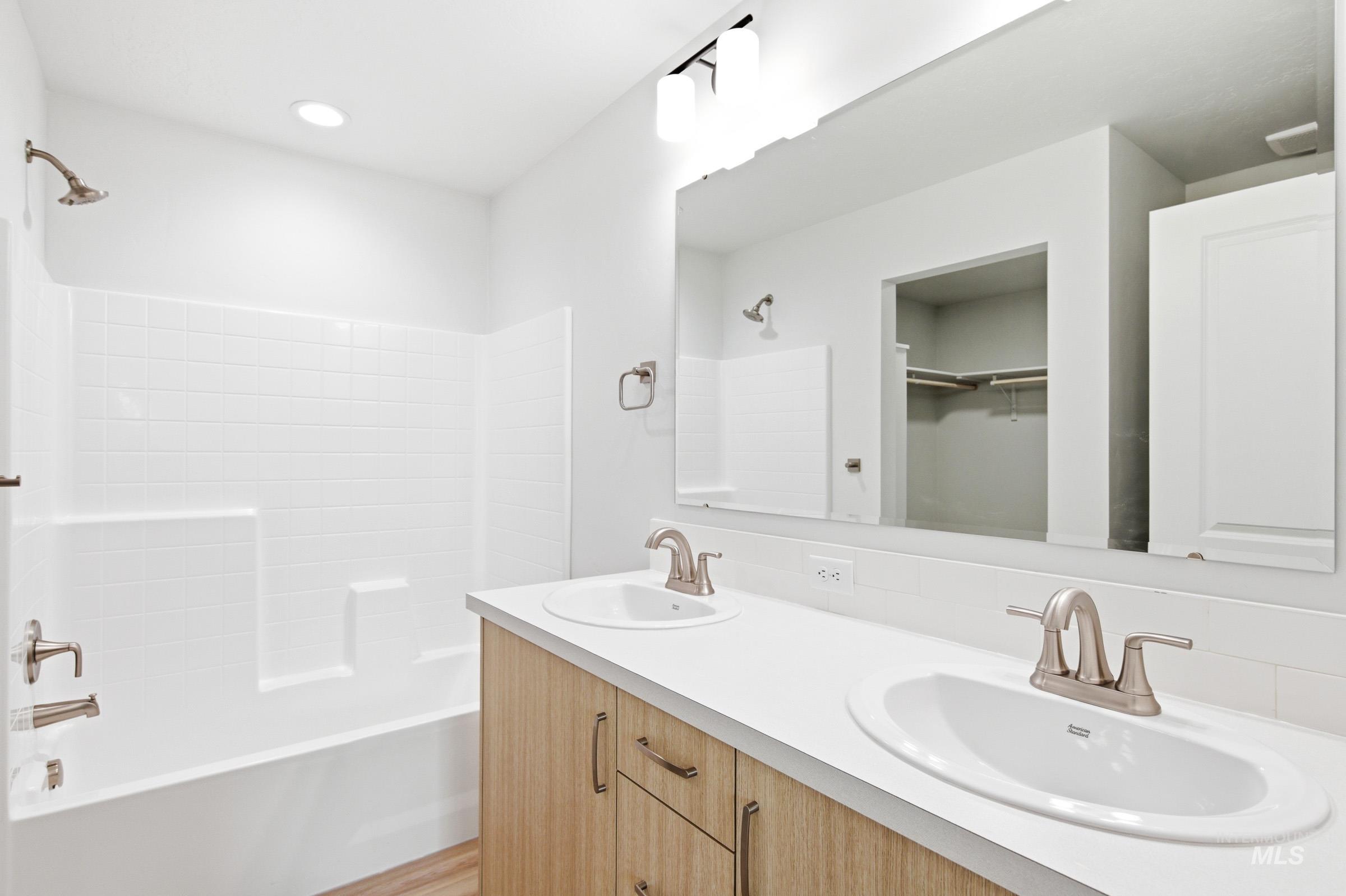 515 Pine St, New Plymouth, Idaho 83655, 3 Bedrooms, 2 Bathrooms, Residential For Sale, Price $389,990,MLS 98978063