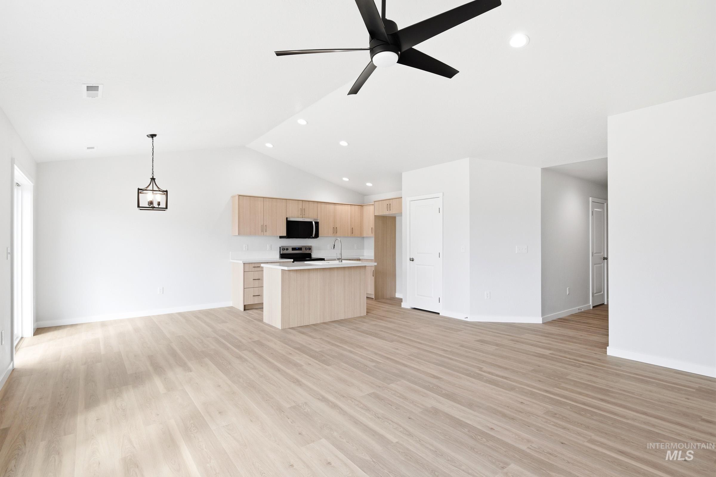 515 Pine St, New Plymouth, Idaho 83655, 3 Bedrooms, 2 Bathrooms, Residential For Sale, Price $389,990,MLS 98978063