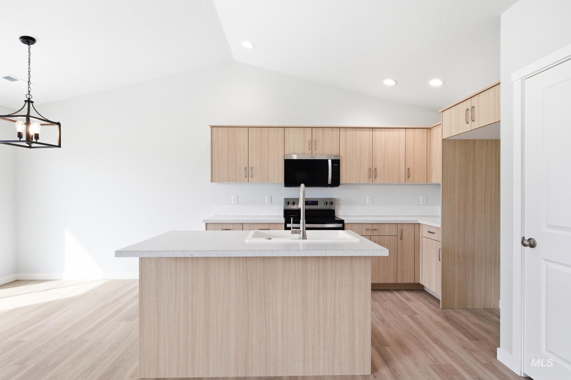 515 Pine St, New Plymouth, Idaho 83655, 3 Bedrooms, 2 Bathrooms, Residential For Sale, Price $389,990,MLS 98978063