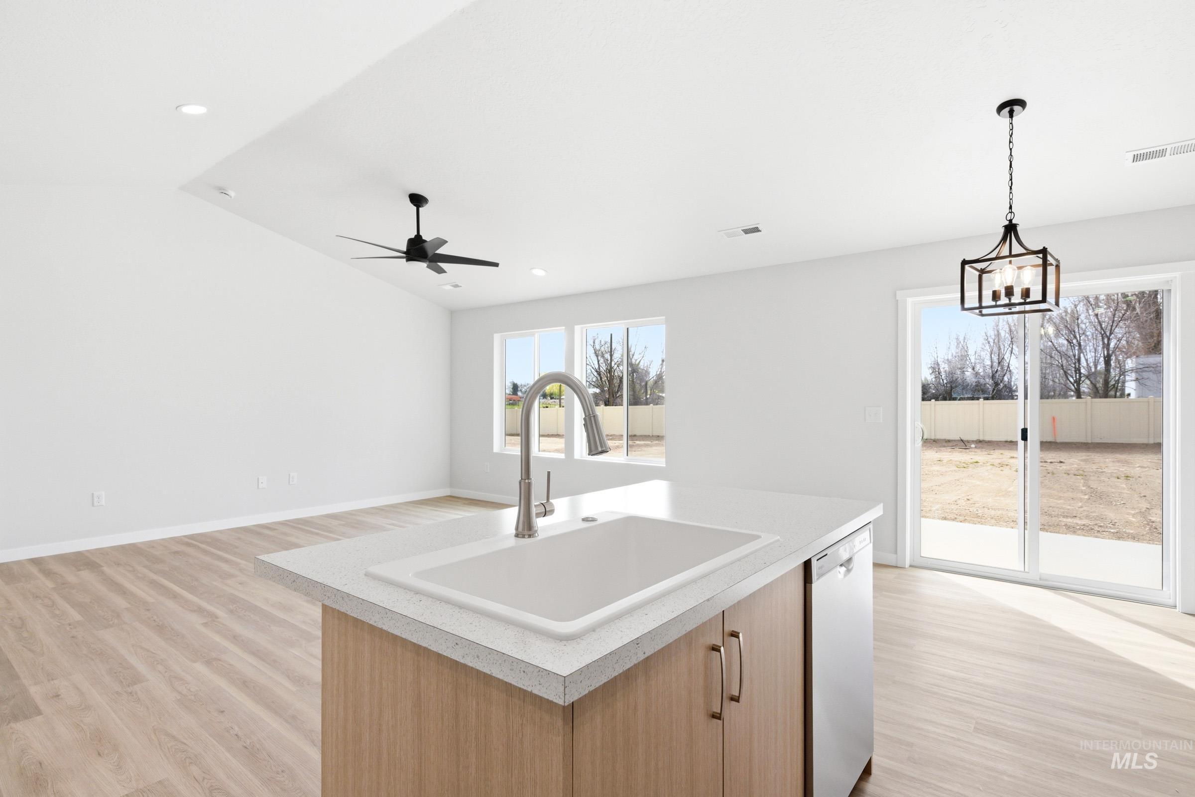 515 Pine St, New Plymouth, Idaho 83655, 3 Bedrooms, 2 Bathrooms, Residential For Sale, Price $389,990,MLS 98978063